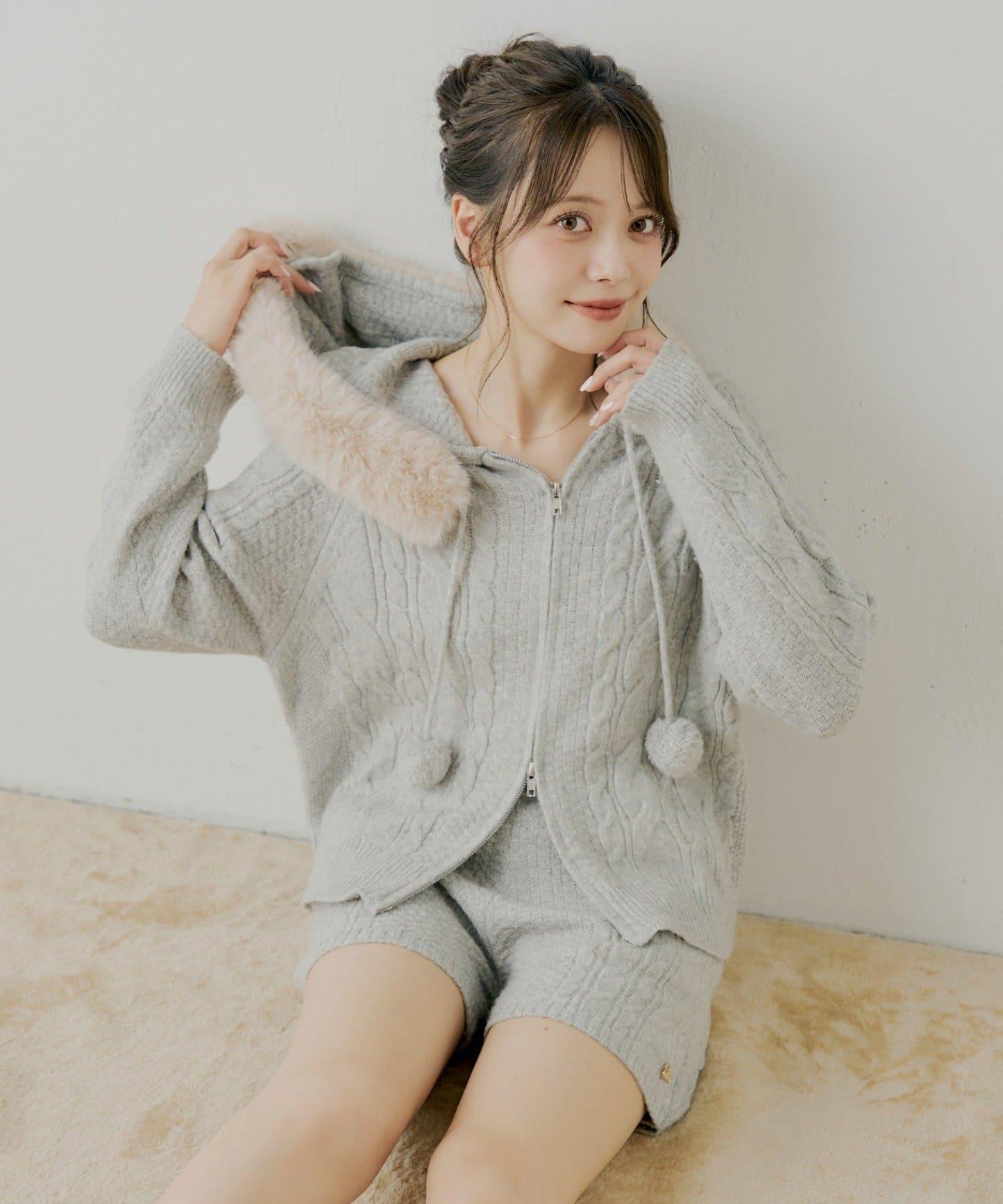 毛球裝飾毛絨連帽麻花針織開衫KT