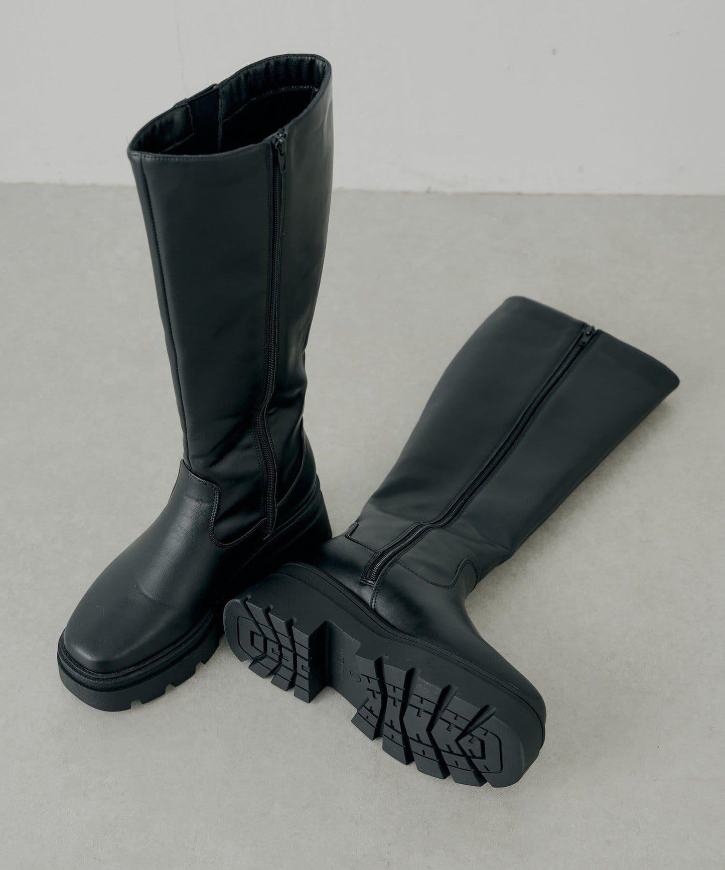 厚底帶扣設計長靴