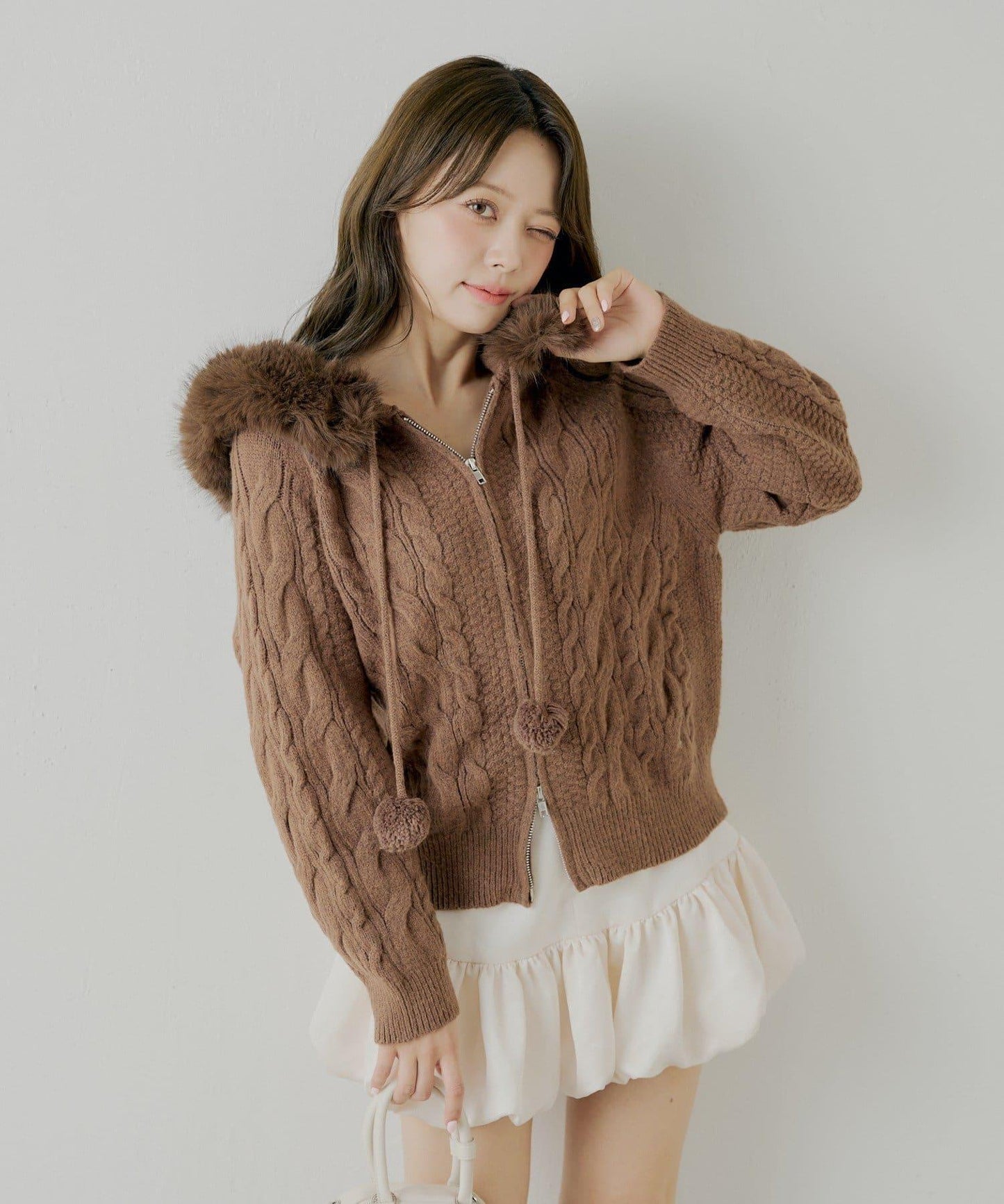 毛球裝飾毛絨連帽麻花針織開衫KT