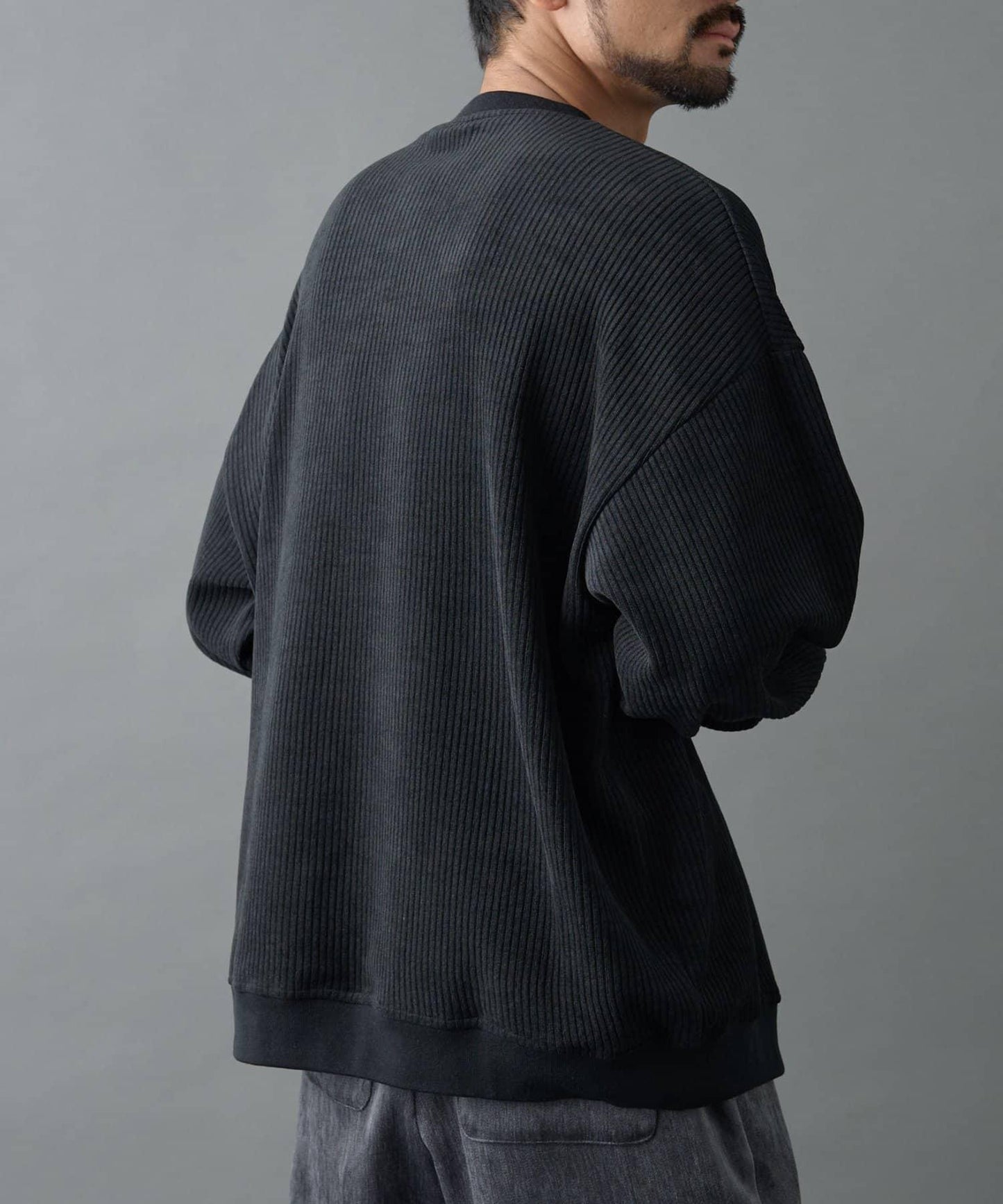 剪裁燈芯絨圓領衫