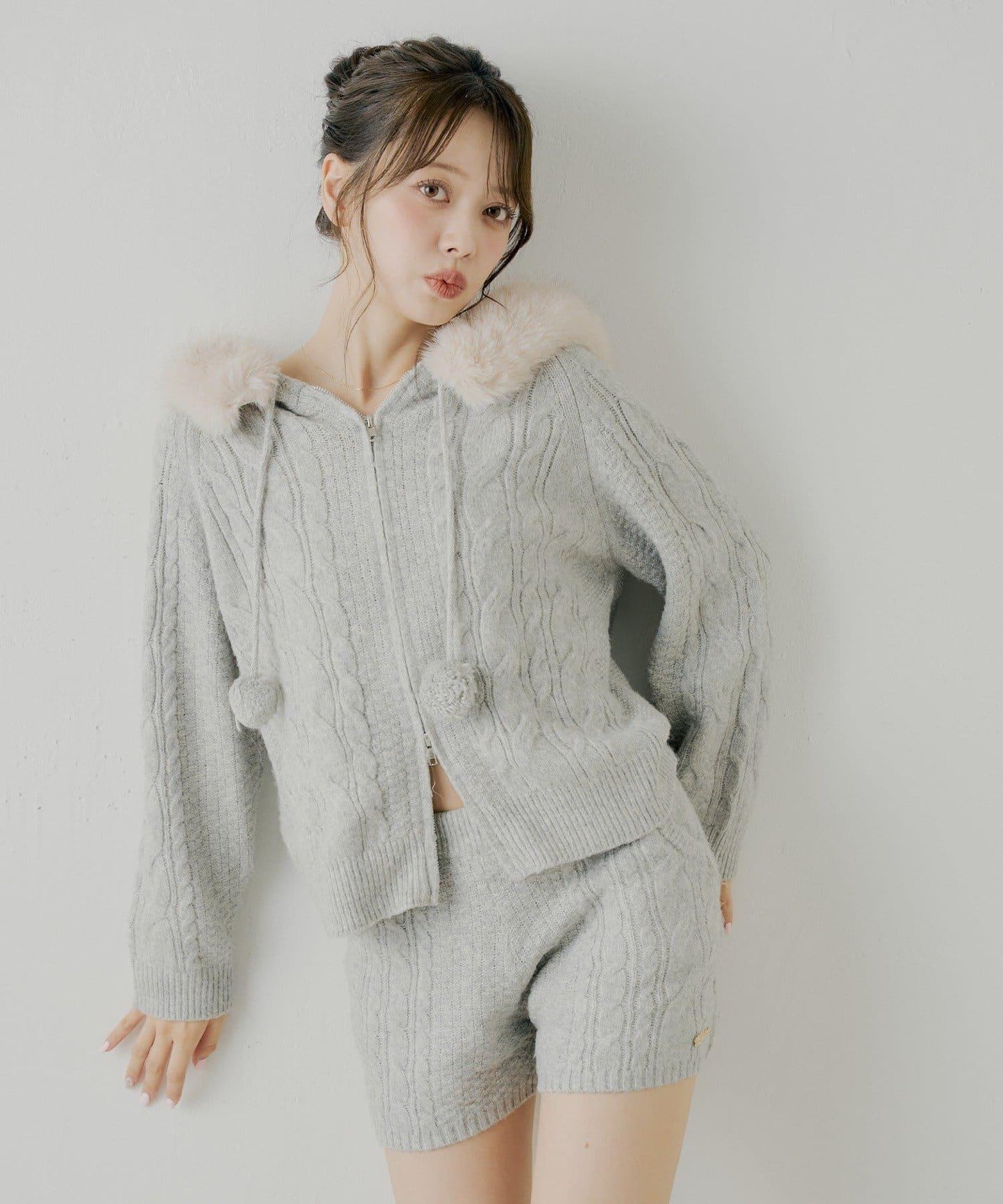 毛球裝飾毛絨連帽麻花針織開衫KT