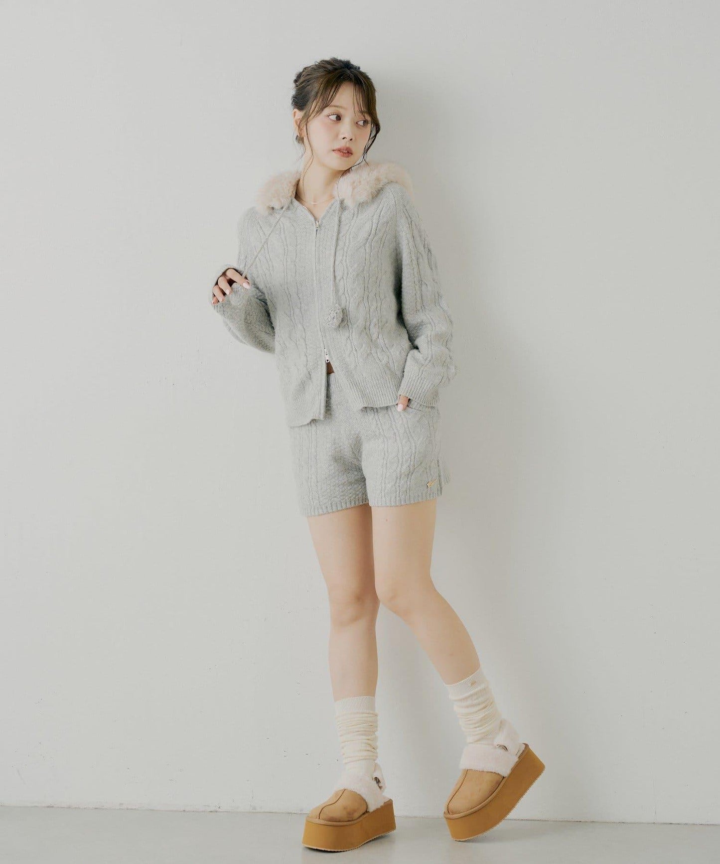 毛球裝飾毛絨連帽麻花針織開衫KT