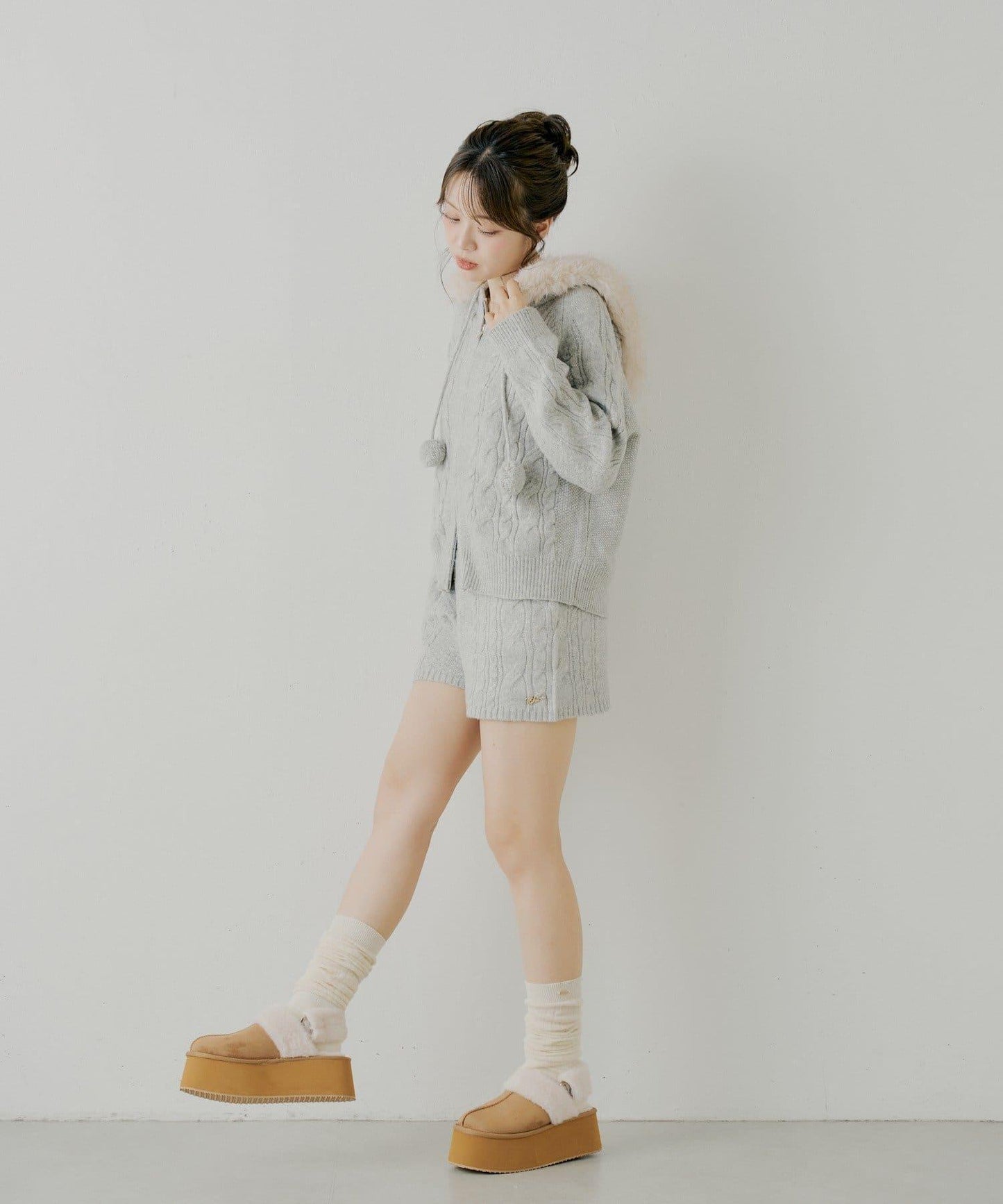 毛球裝飾毛絨連帽麻花針織開衫KT