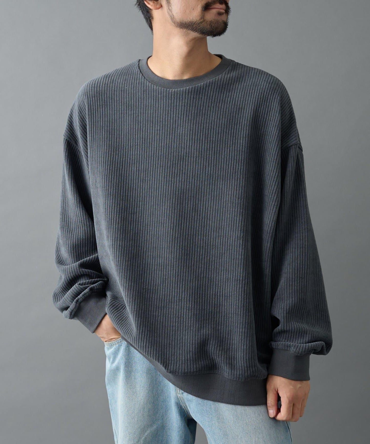 剪裁燈芯絨圓領衫