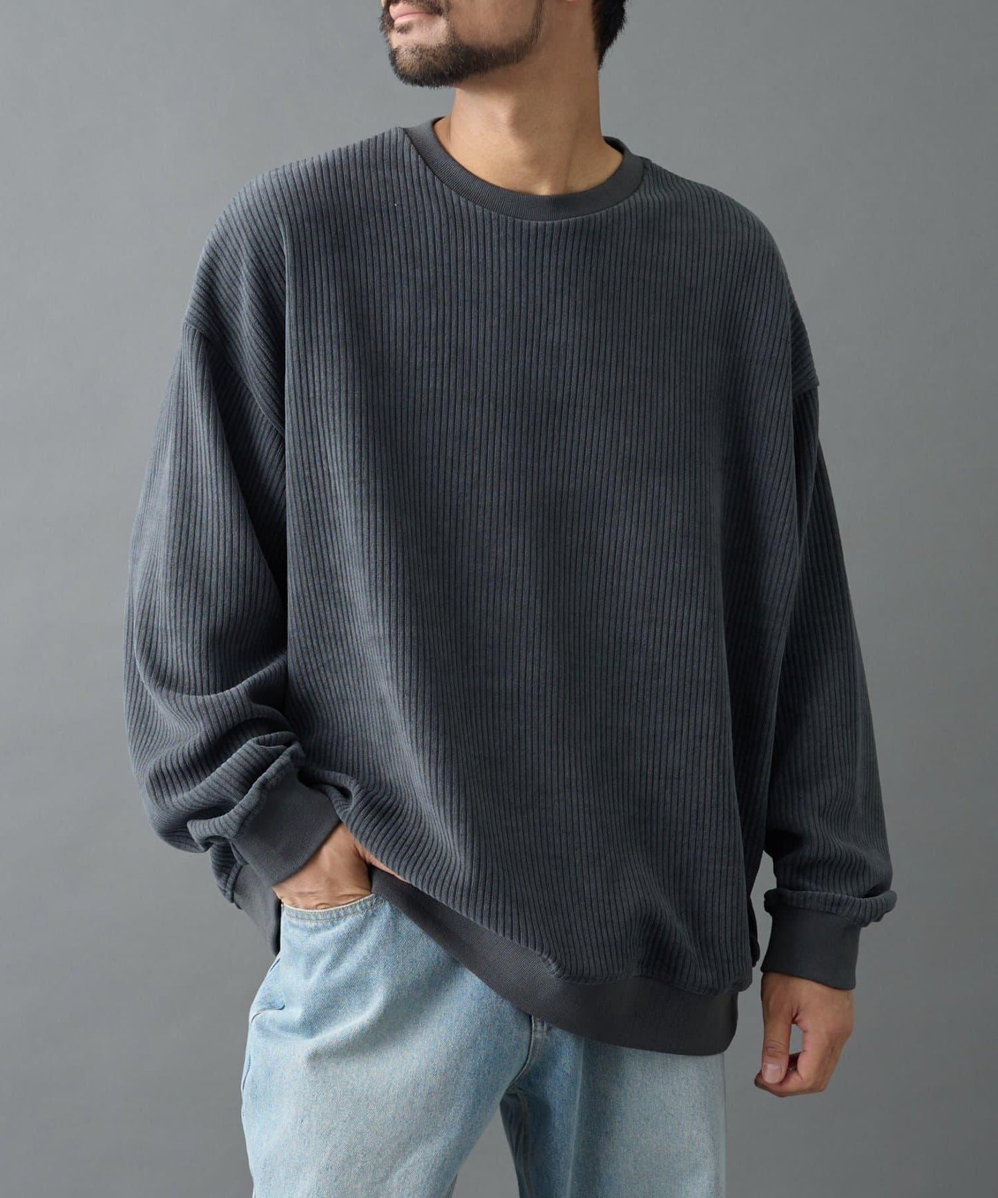 剪裁燈芯絨圓領衫