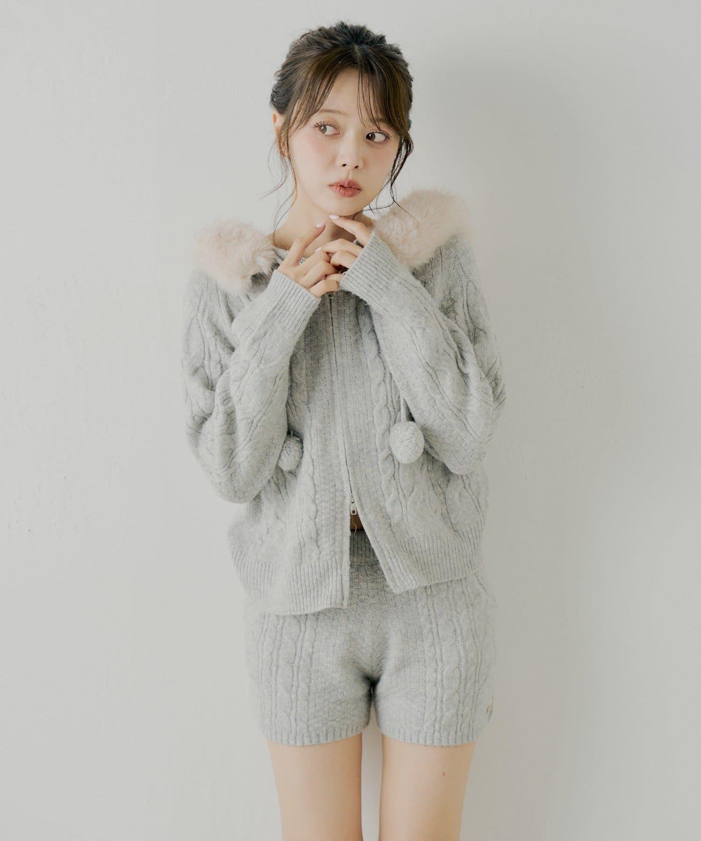 毛球裝飾毛絨連帽麻花針織開衫KT