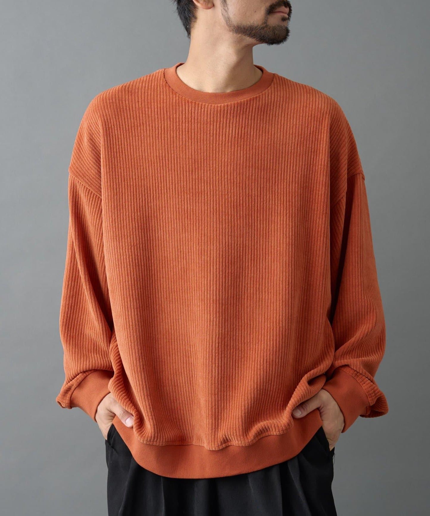 剪裁燈芯絨圓領衫