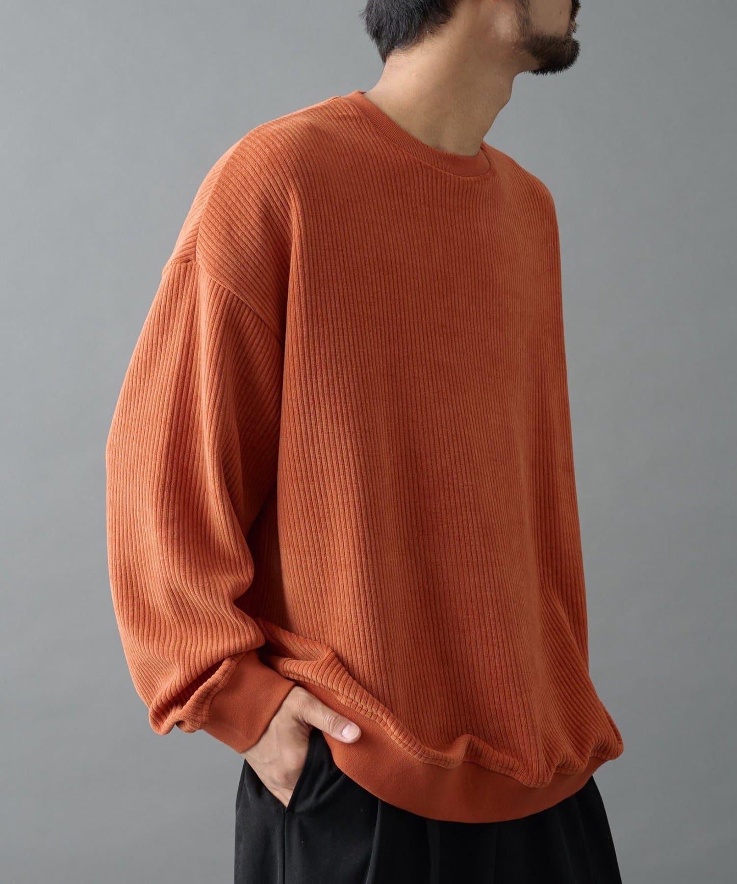 剪裁燈芯絨圓領衫