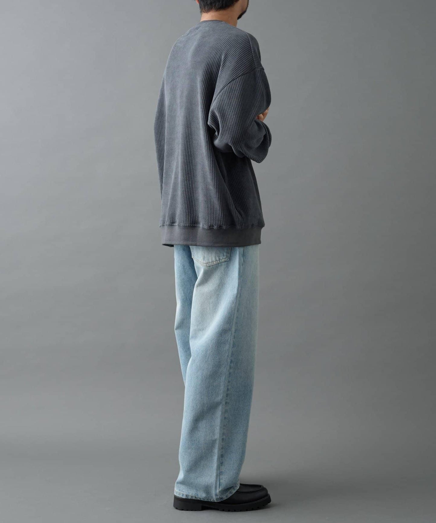 剪裁燈芯絨圓領衫