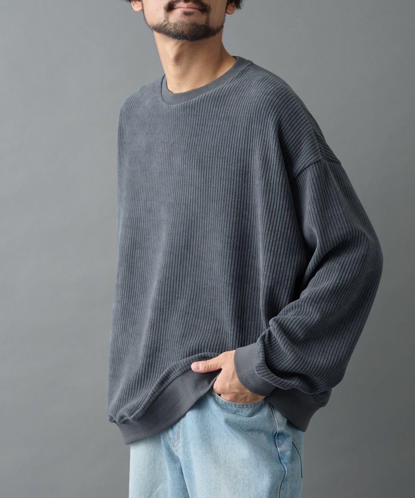 剪裁燈芯絨圓領衫