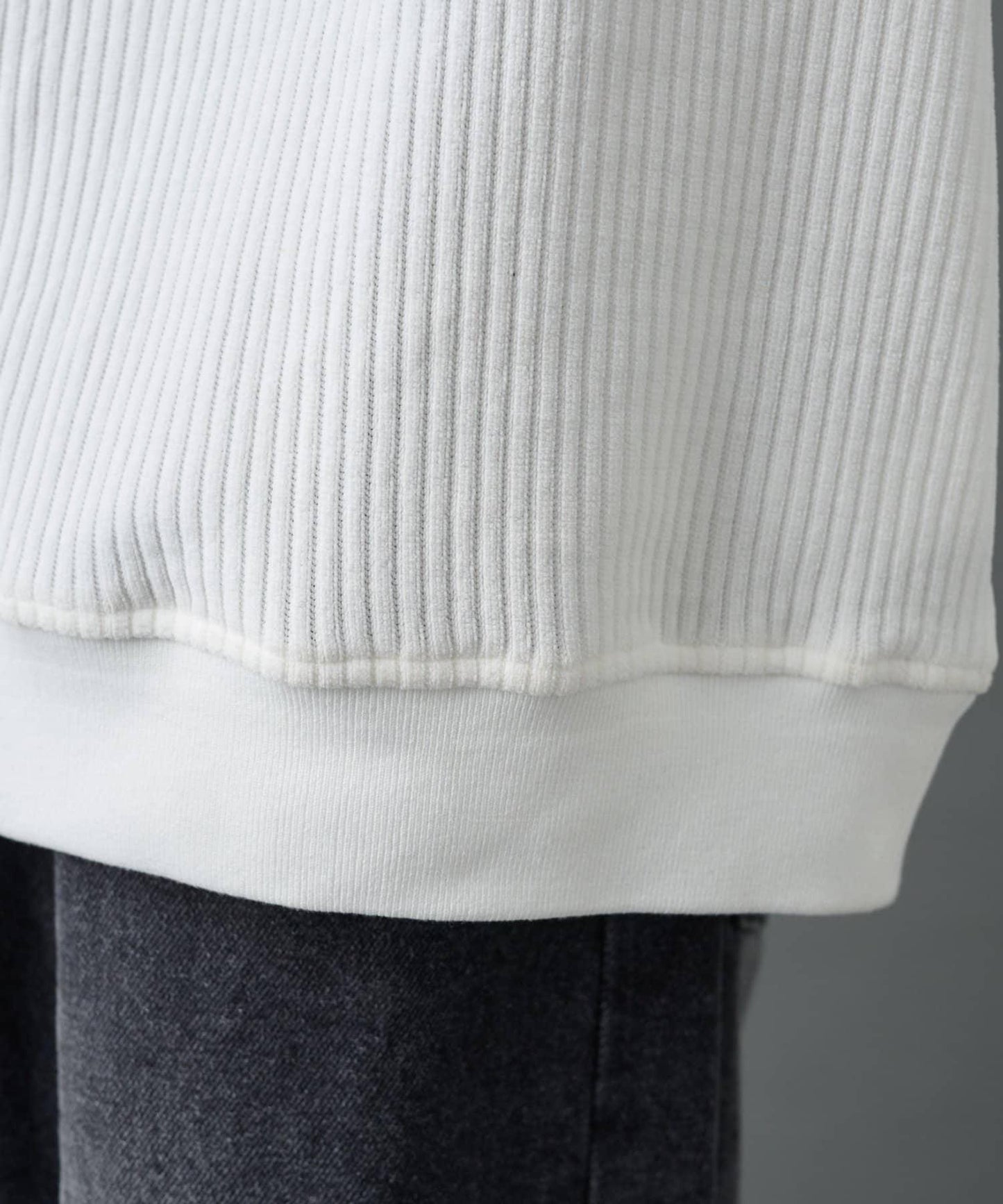 剪裁燈芯絨圓領衫