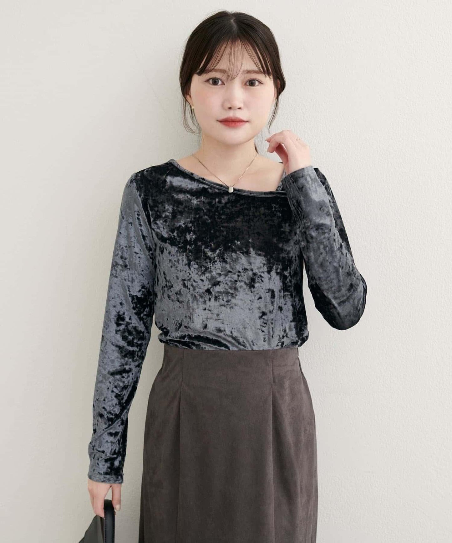 【natural couture】壓褶天鵝絨不對稱領套頭衫