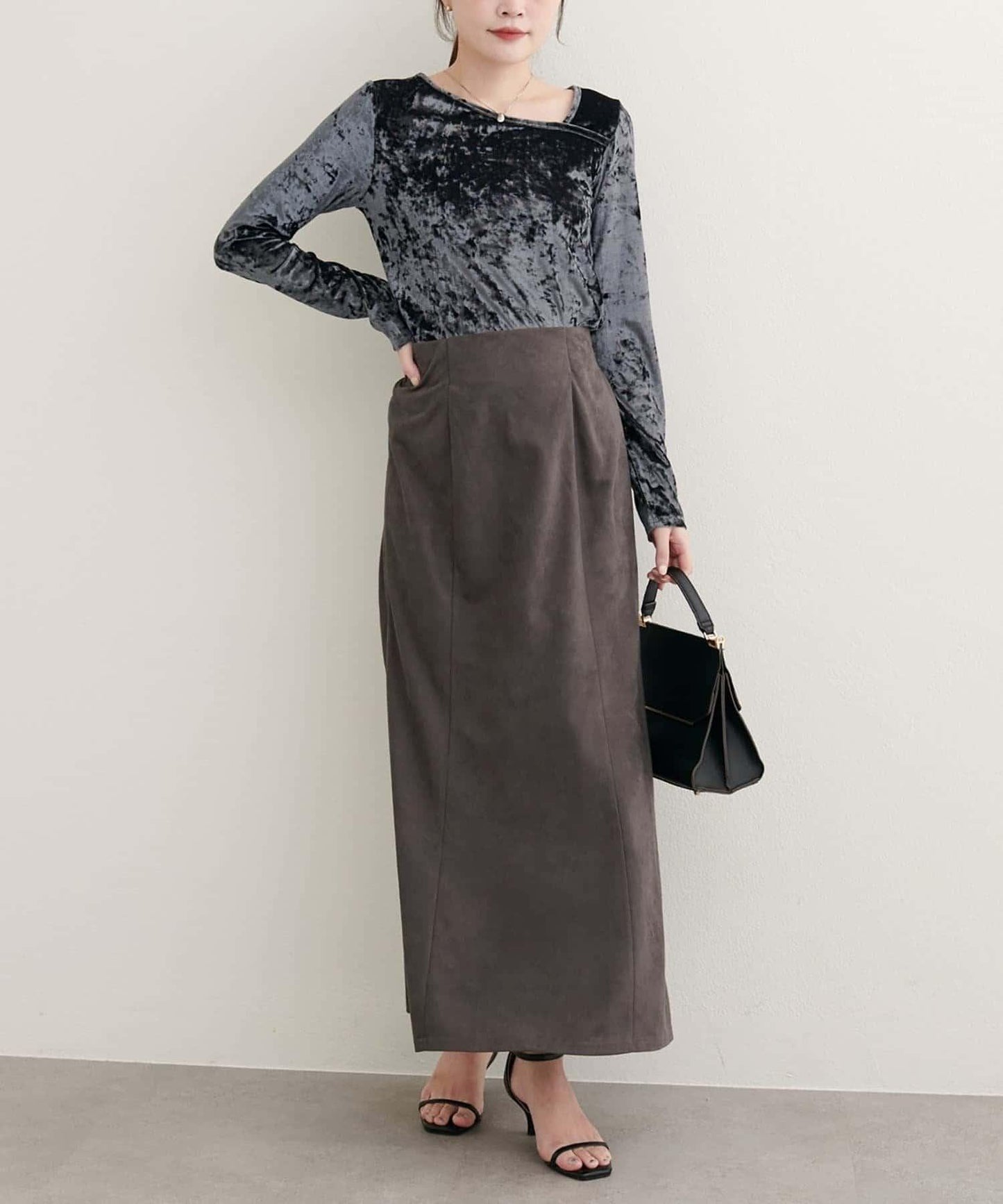 【natural couture】壓褶天鵝絨不對稱領套頭衫