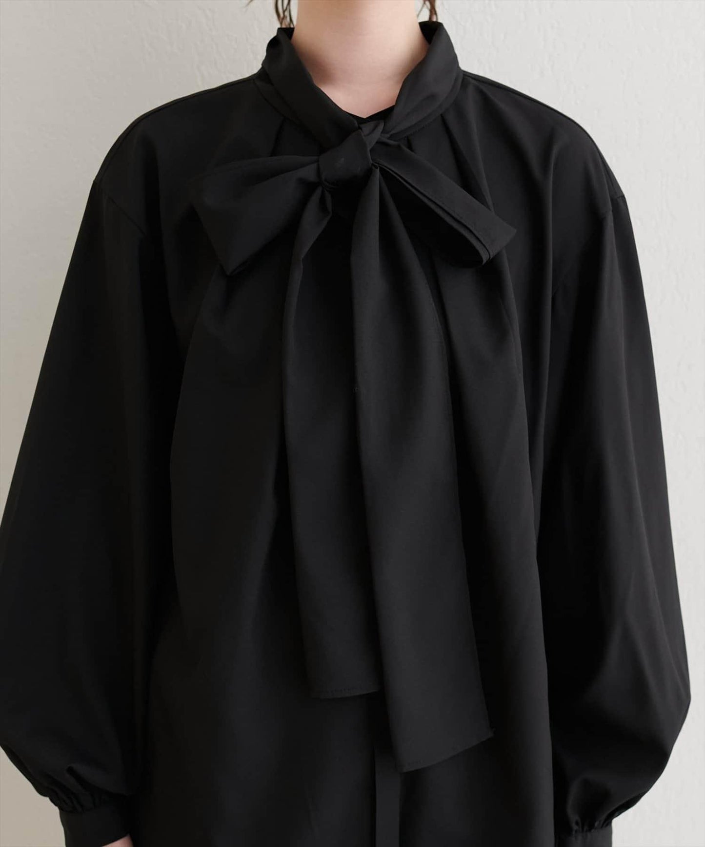 蝴蝶結領帶襯衫