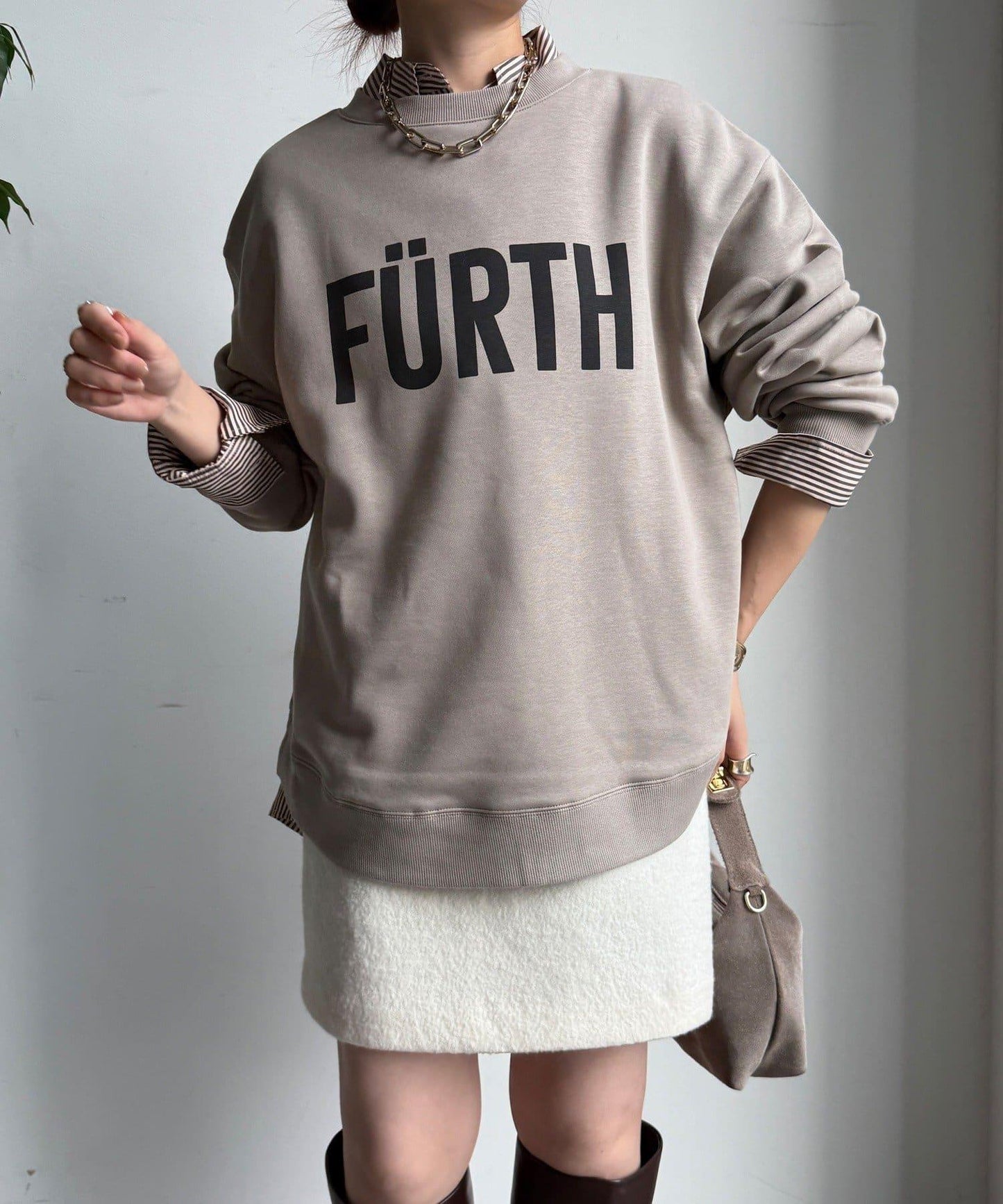 加絨下襬字母上衣