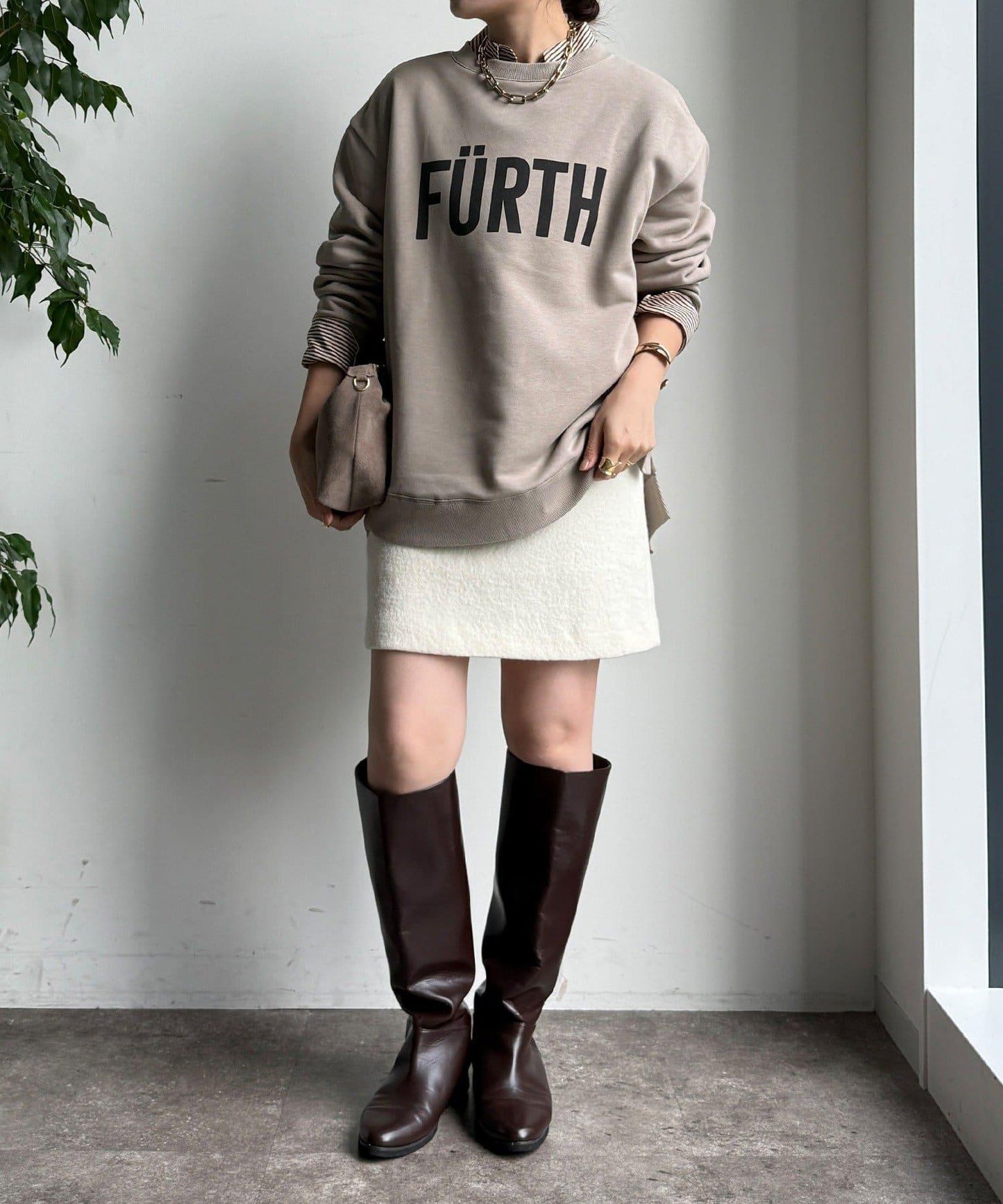 加絨下襬字母上衣