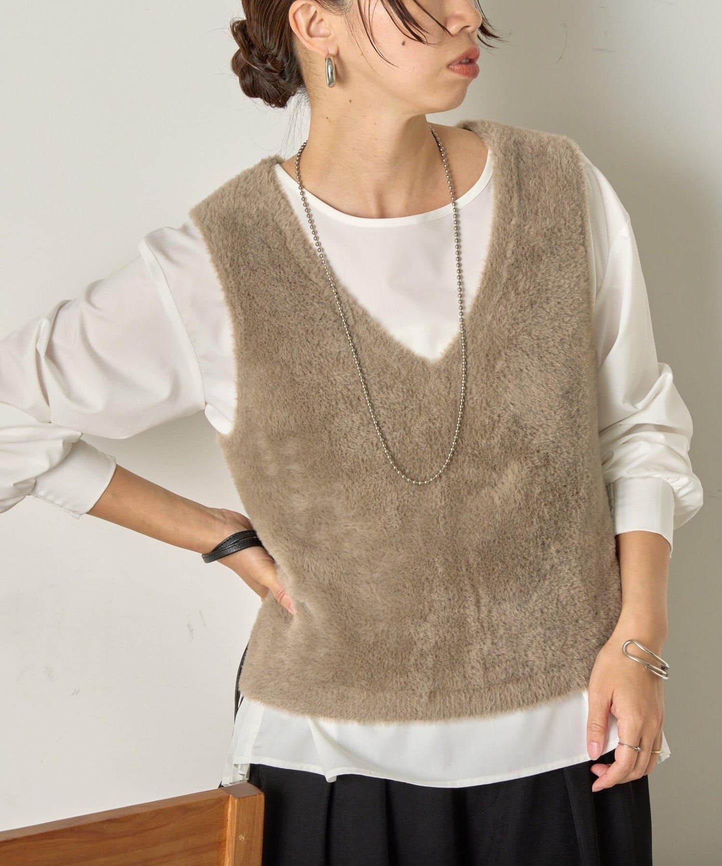 羽毛馬甲套裝襯衫