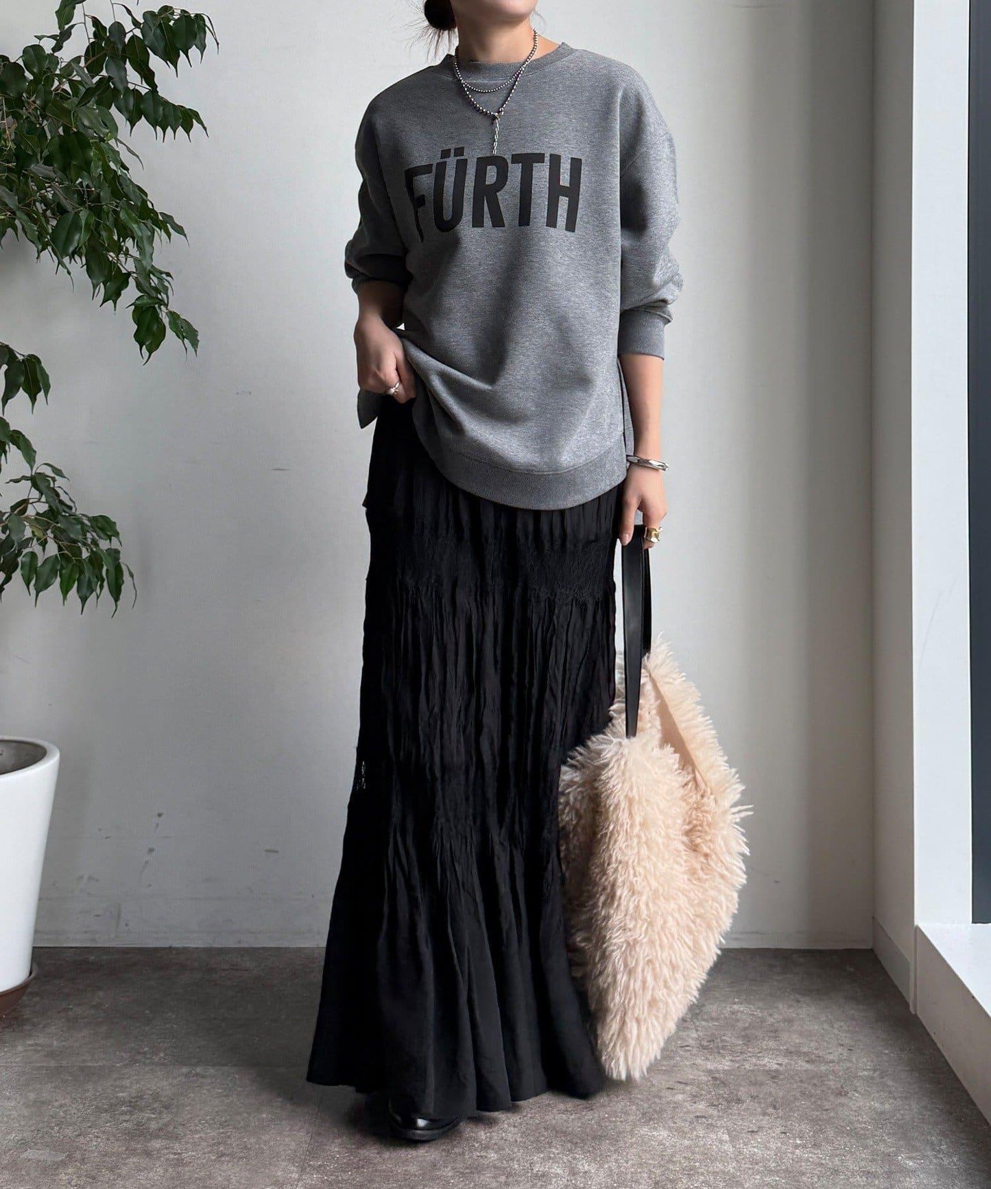 加絨下襬字母上衣