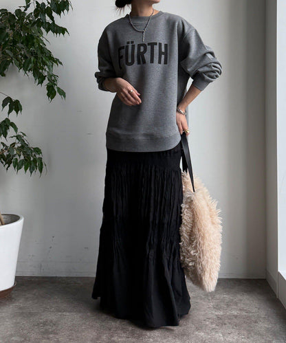 加絨下襬字母上衣