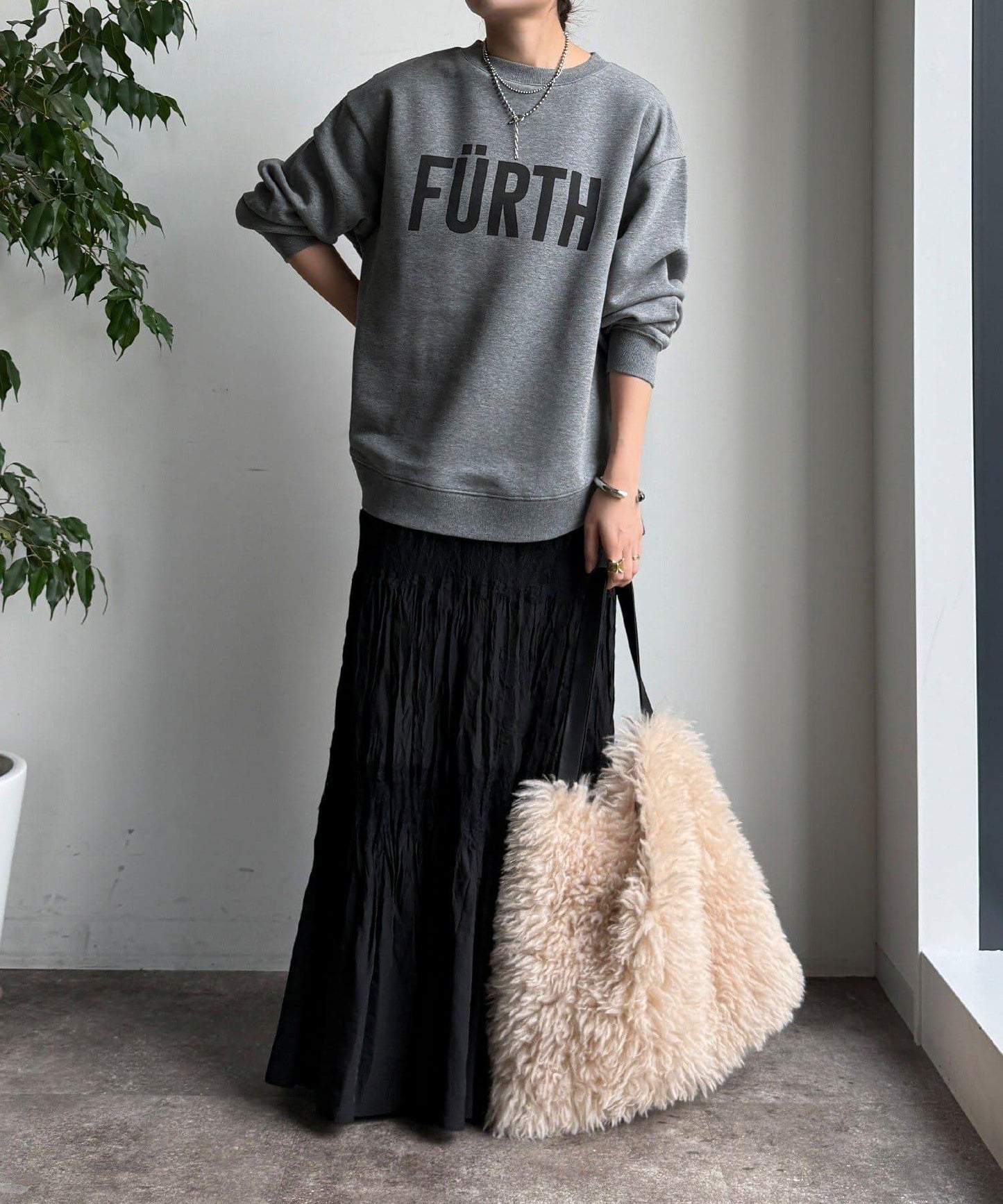 加絨下襬字母上衣