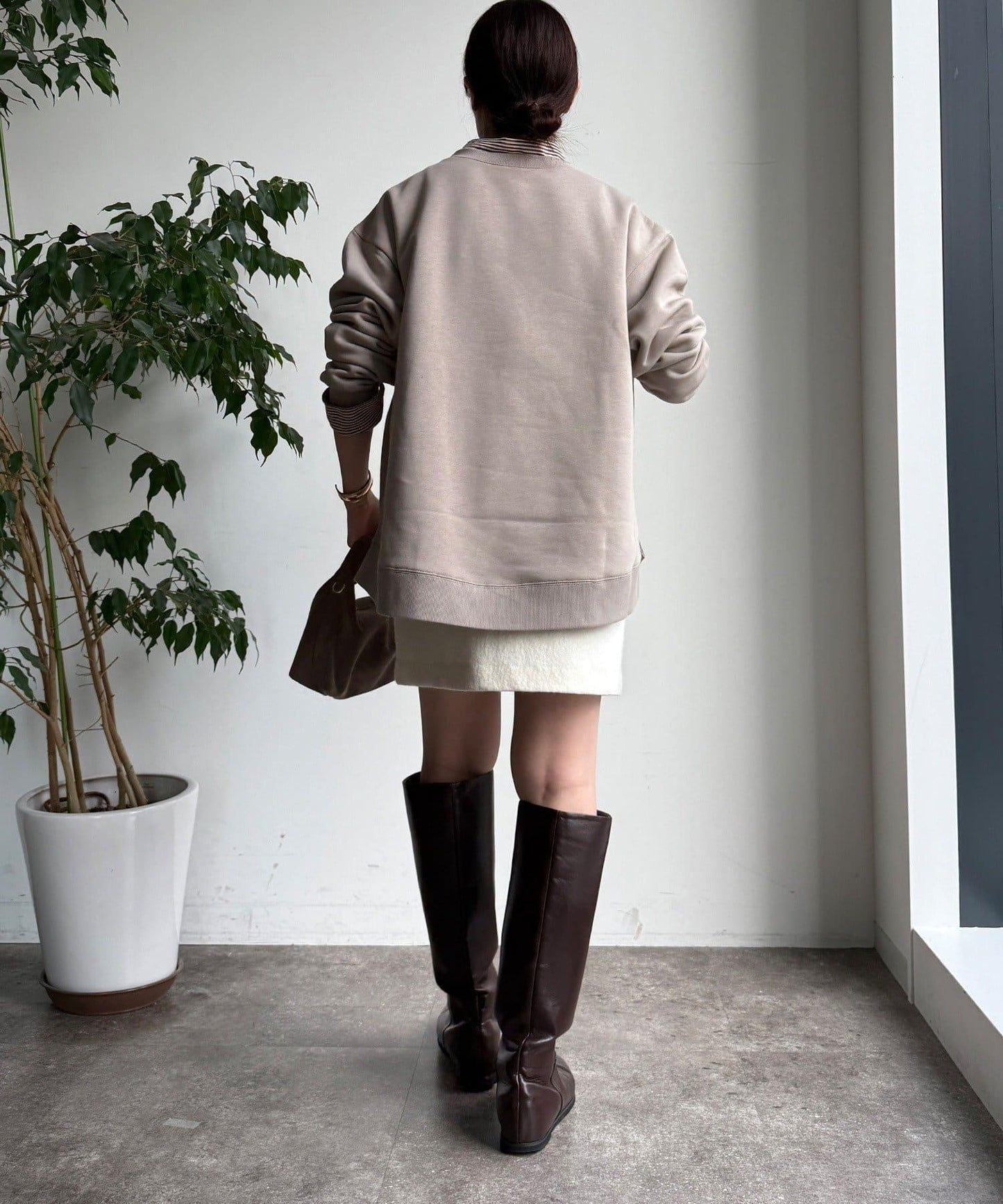 加絨下襬字母上衣