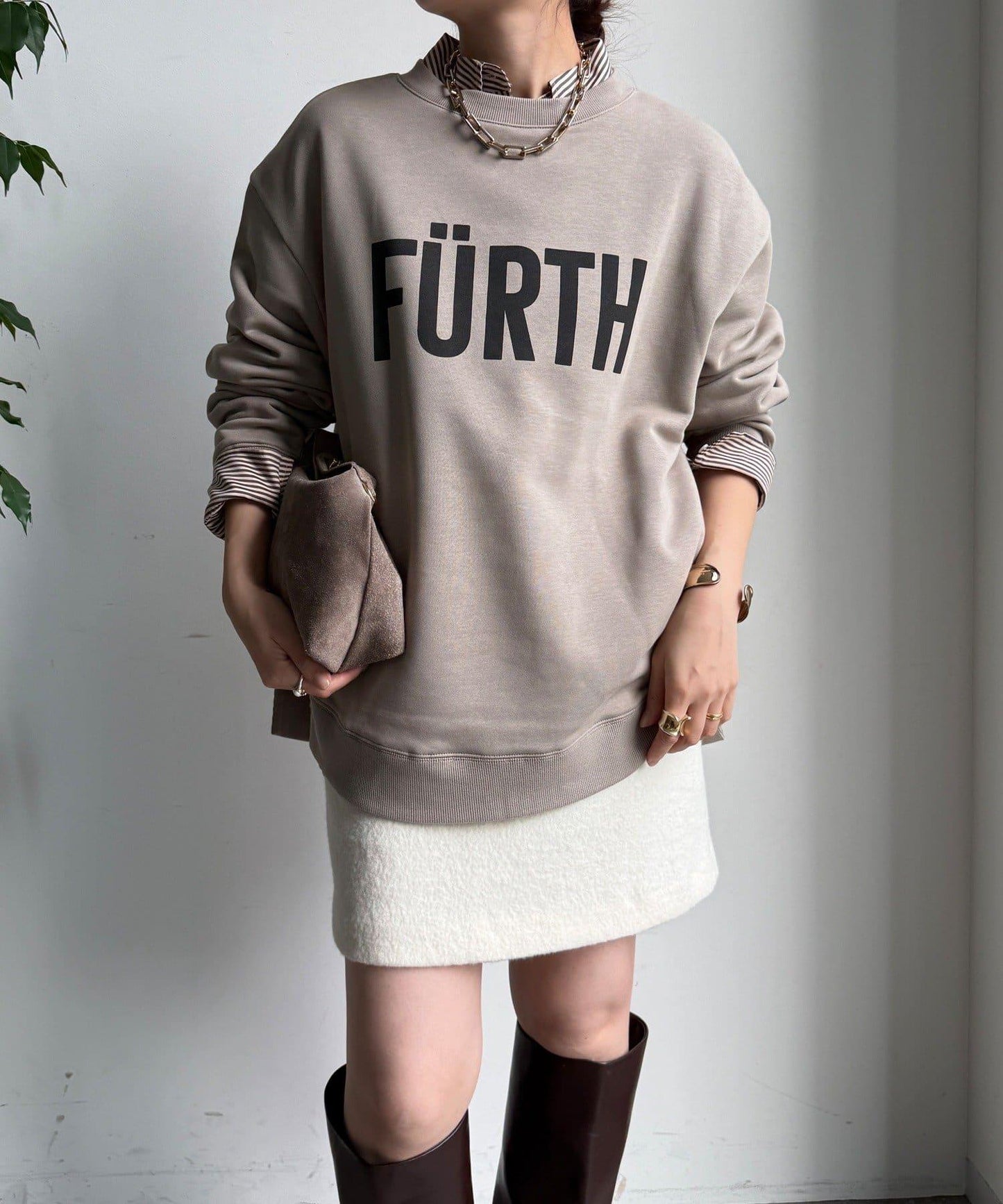 加絨下襬字母上衣