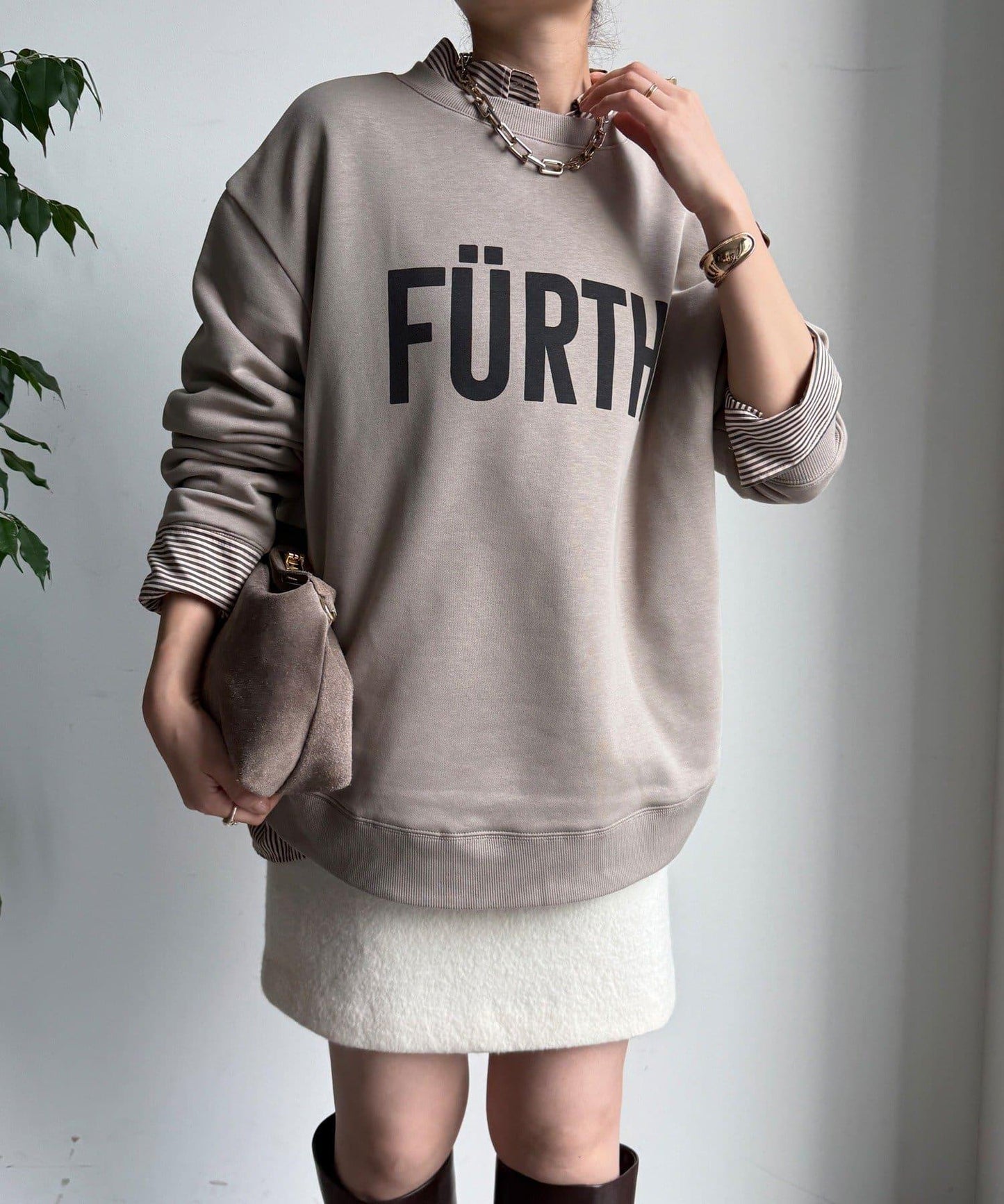 加絨下襬字母上衣