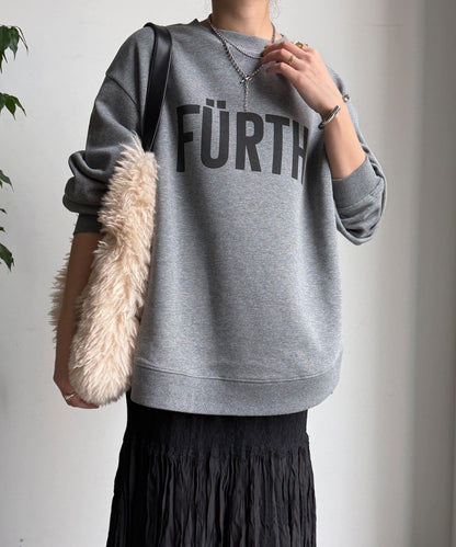 加絨下襬字母上衣