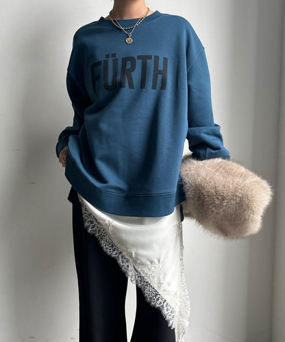 加絨下襬字母上衣