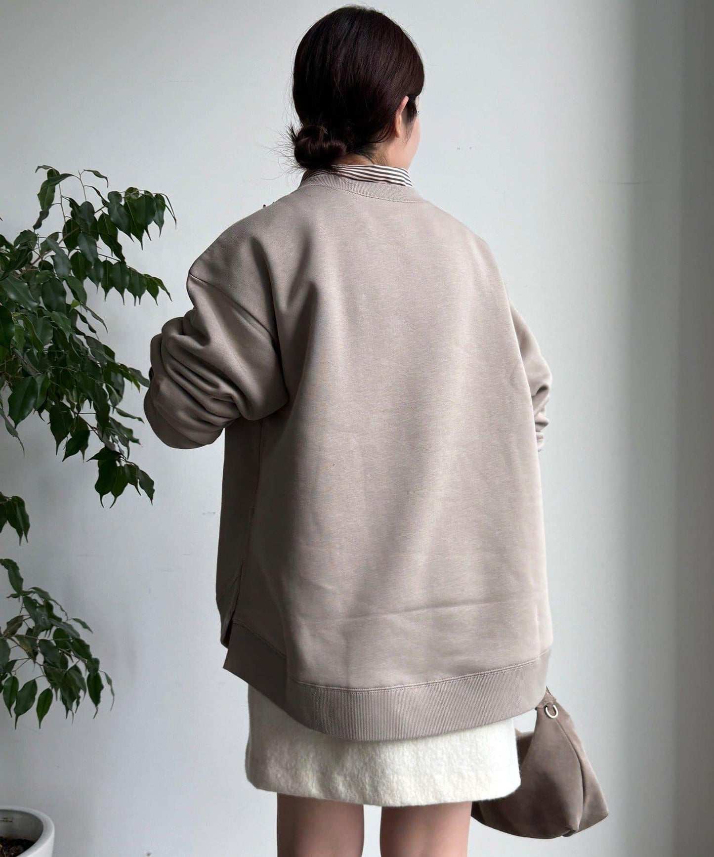 加絨下襬字母上衣