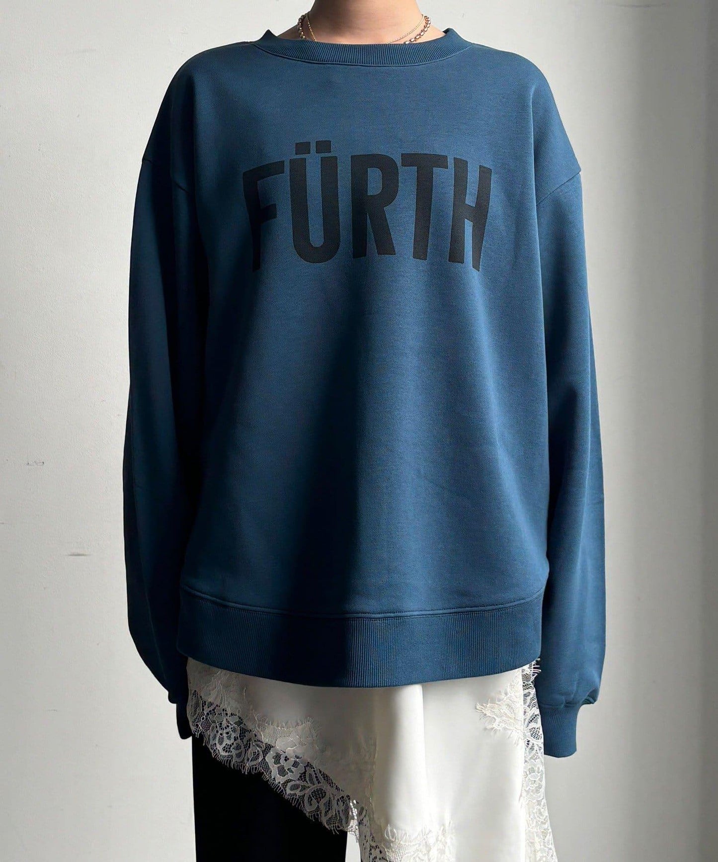 加絨下襬字母上衣