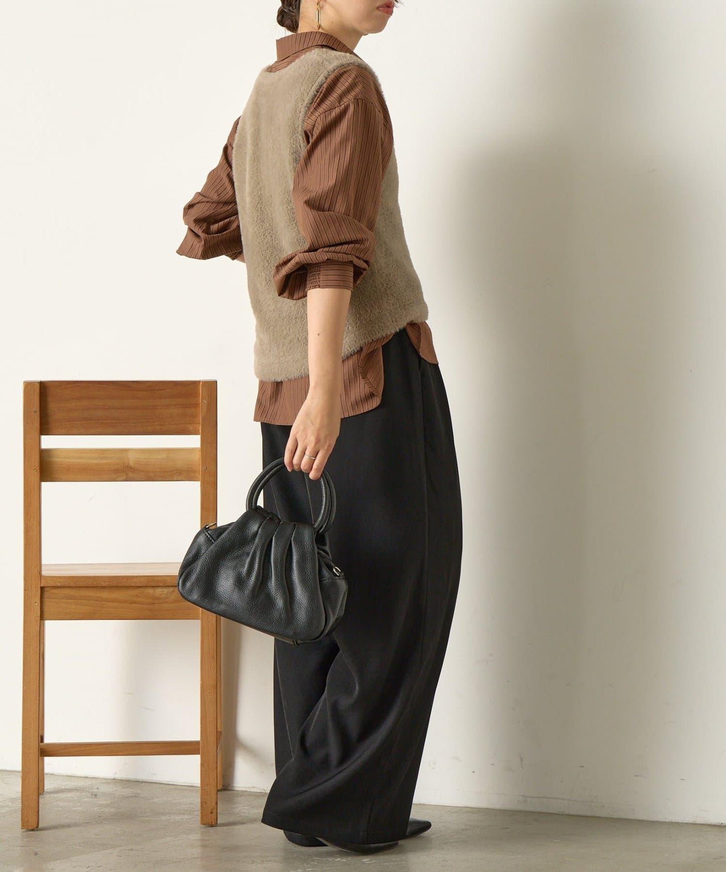 羽毛馬甲套裝襯衫