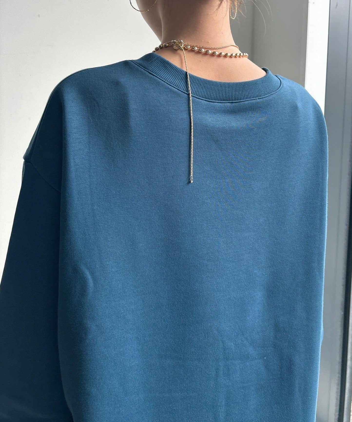 加絨下襬字母上衣