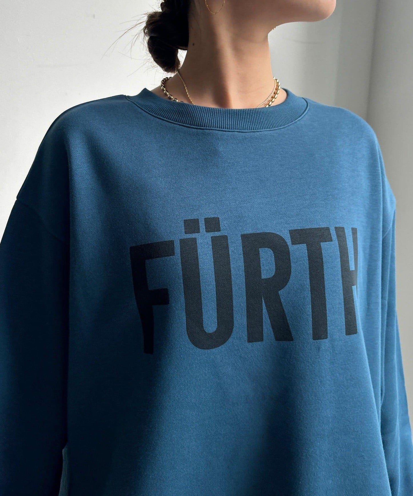 加絨下襬字母上衣