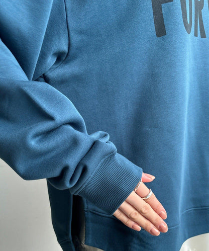 加絨下襬字母上衣