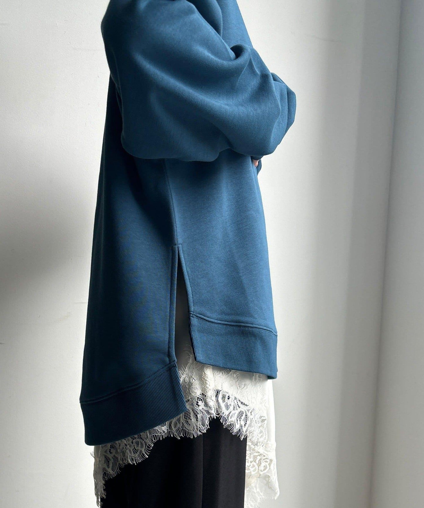 加絨下襬字母上衣