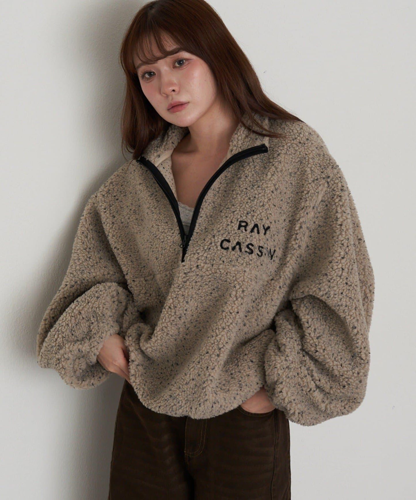 半拉鍊胸部刺繡抓絨衫