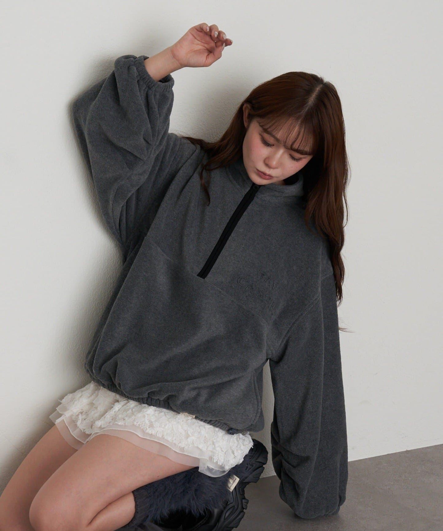 半拉鍊胸部刺繡抓絨衫