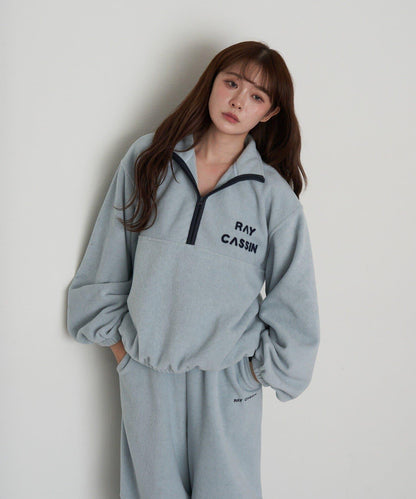 半拉鍊胸部刺繡抓絨衫