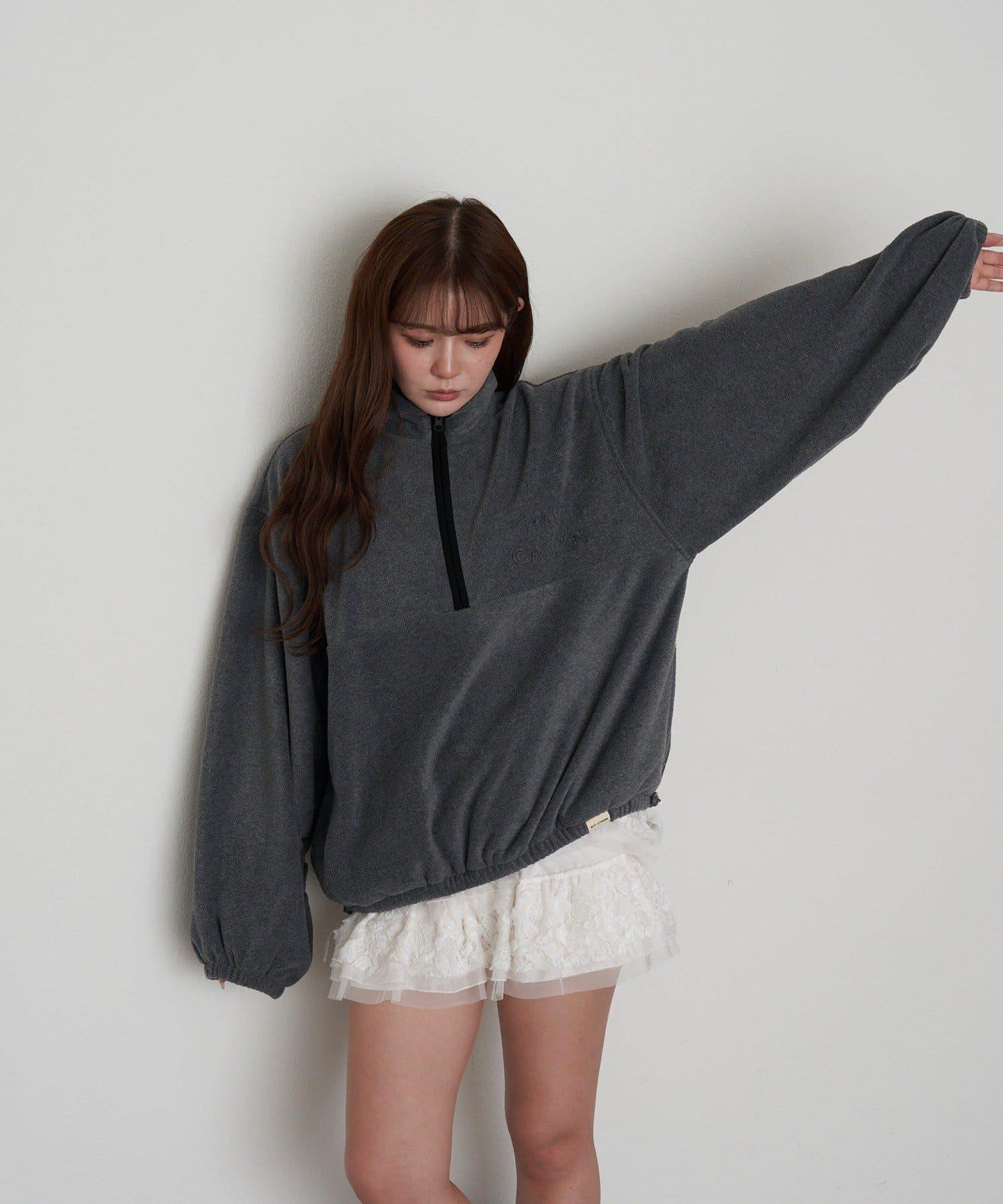 半拉鍊胸部刺繡抓絨衫