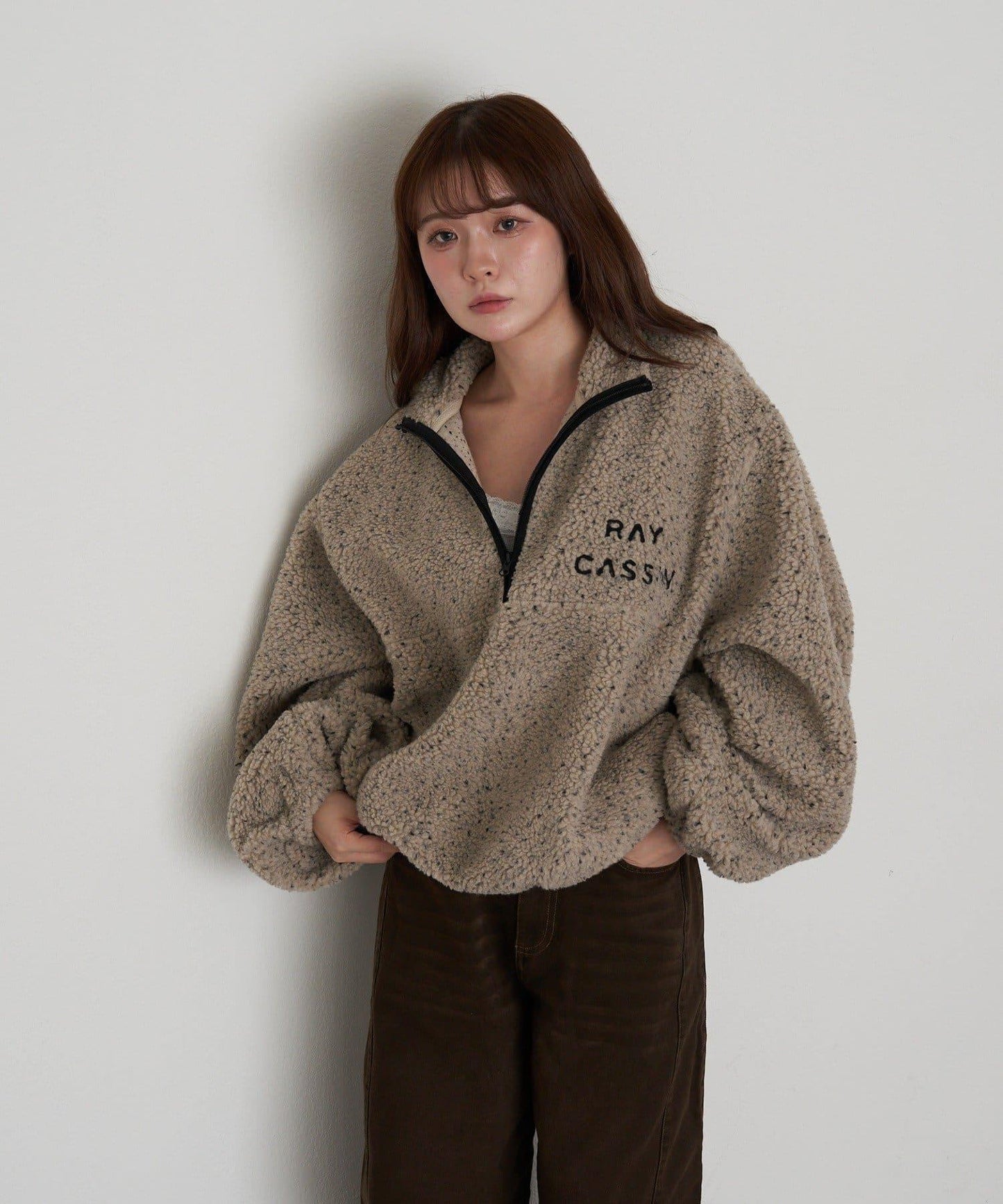 半拉鍊胸部刺繡抓絨衫