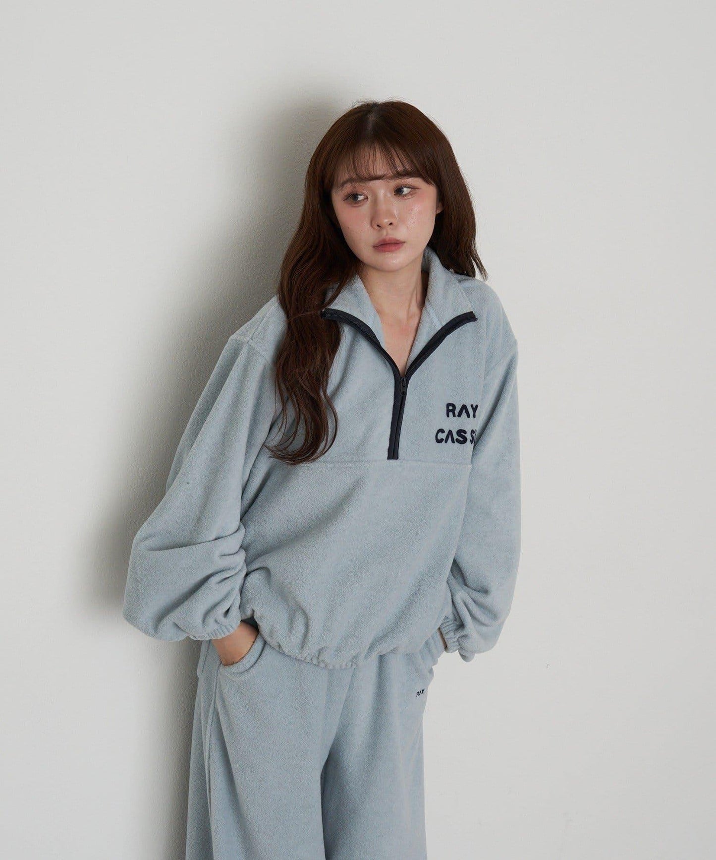 半拉鍊胸部刺繡抓絨衫