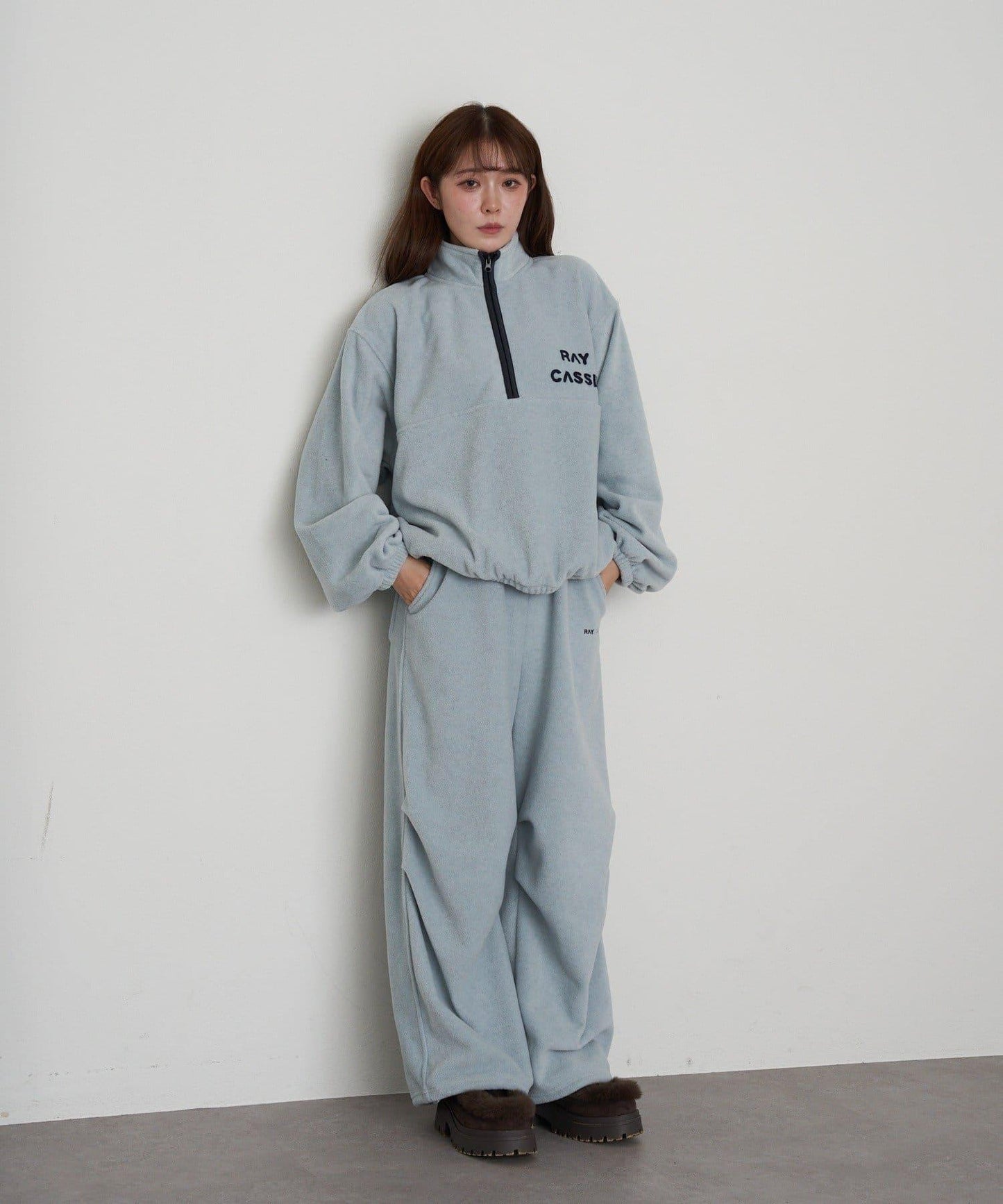 半拉鍊胸部刺繡抓絨衫