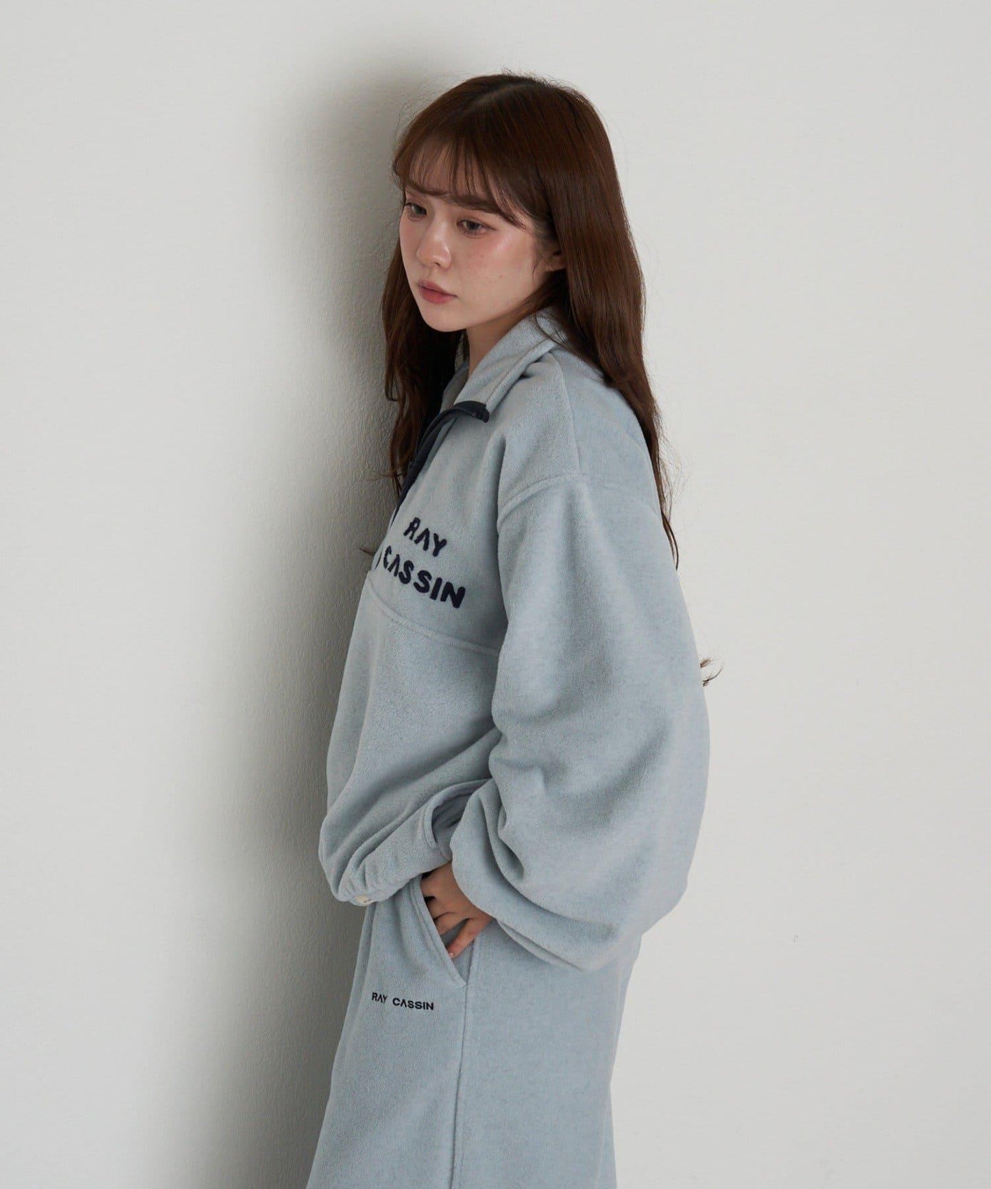 半拉鍊胸部刺繡抓絨衫