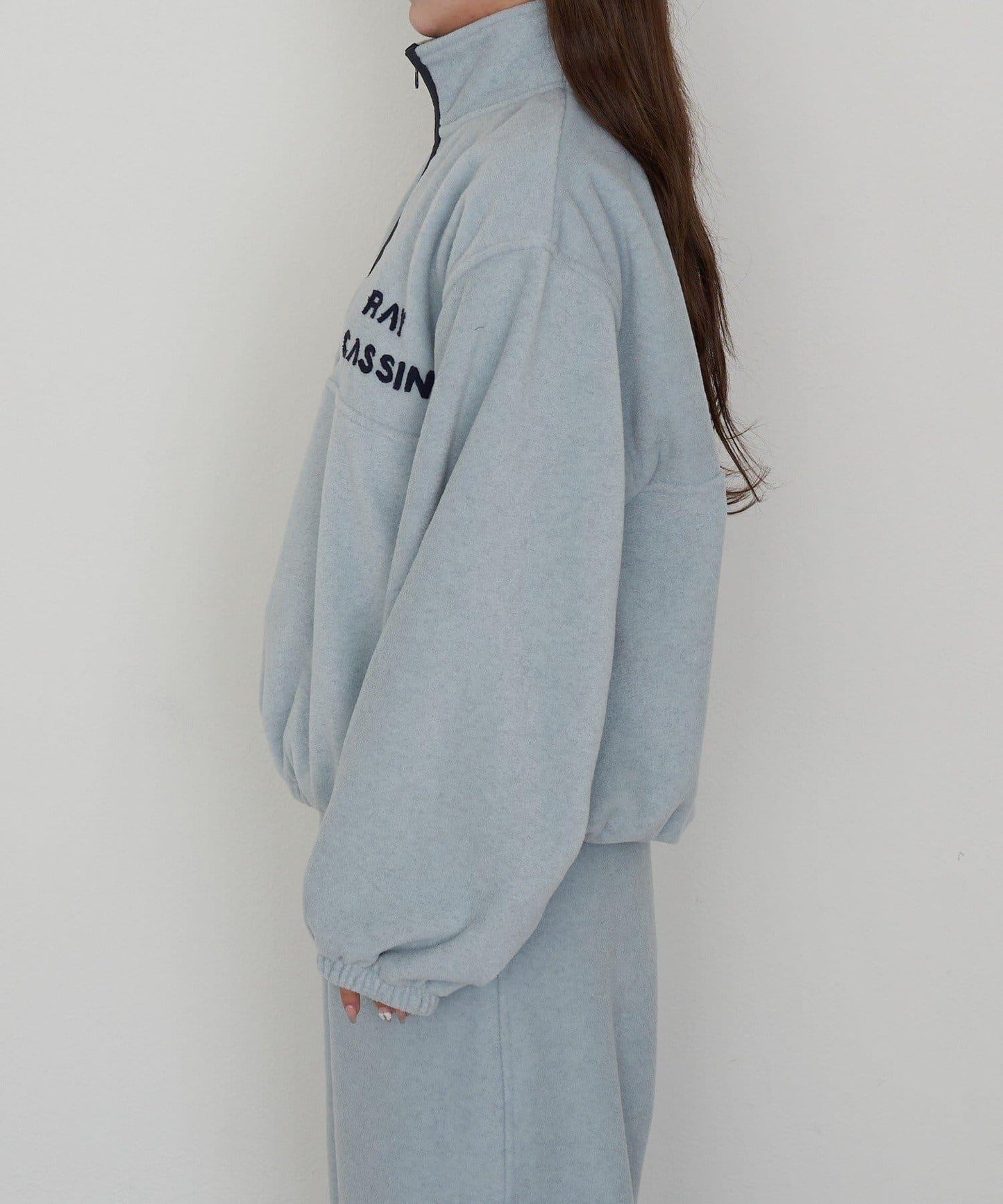 半拉鍊胸部刺繡抓絨衫