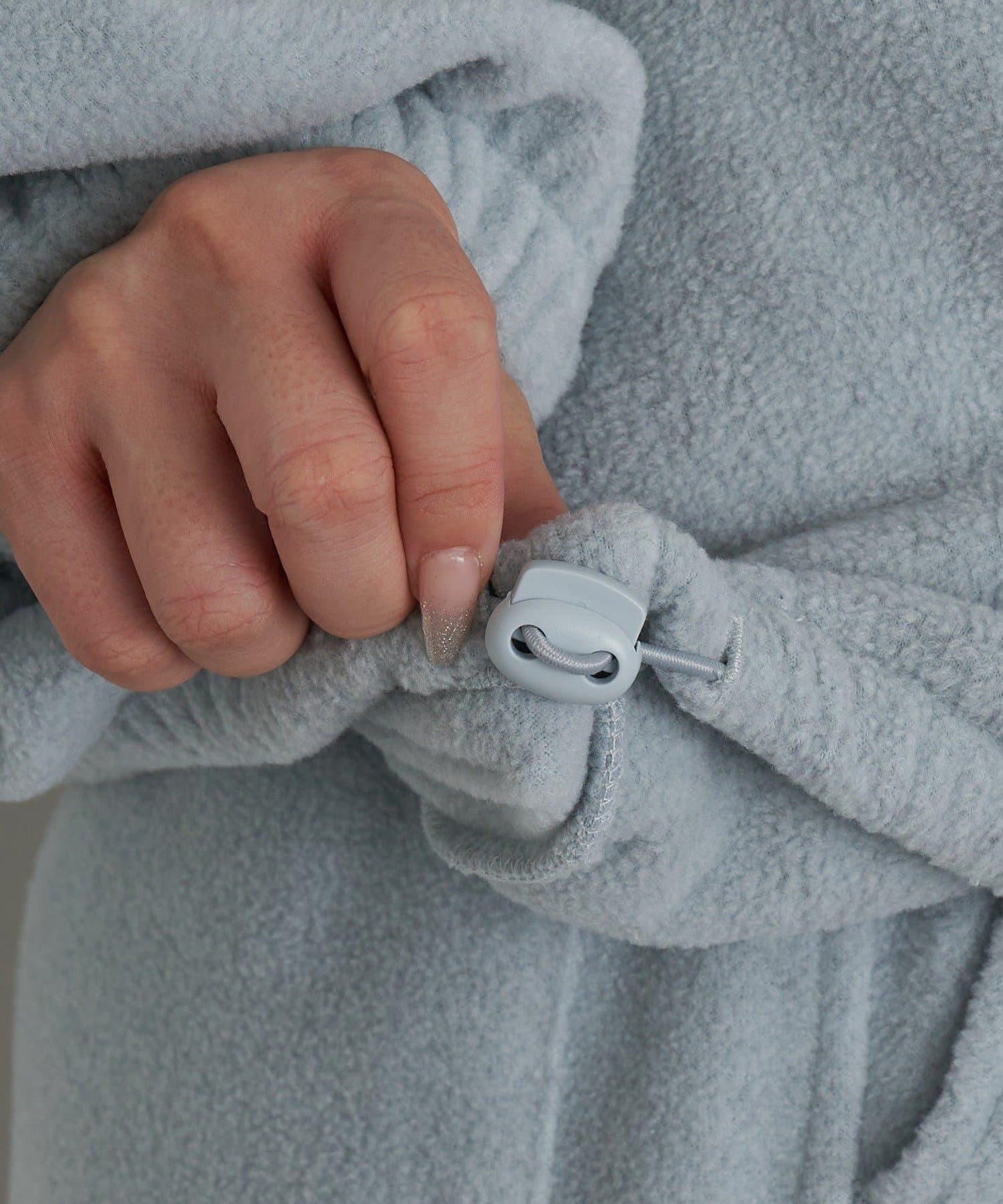 半拉鍊胸部刺繡抓絨衫