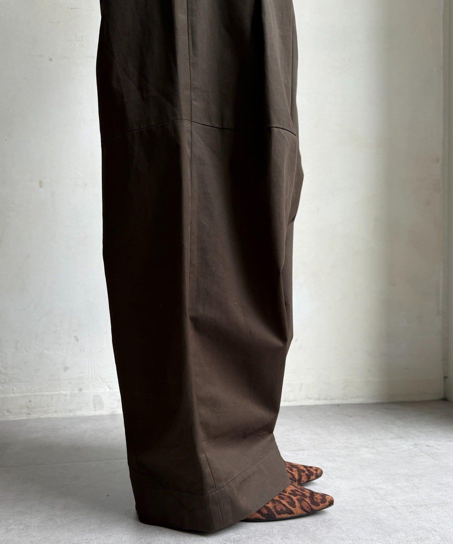 斜紋寬腿休閒褲