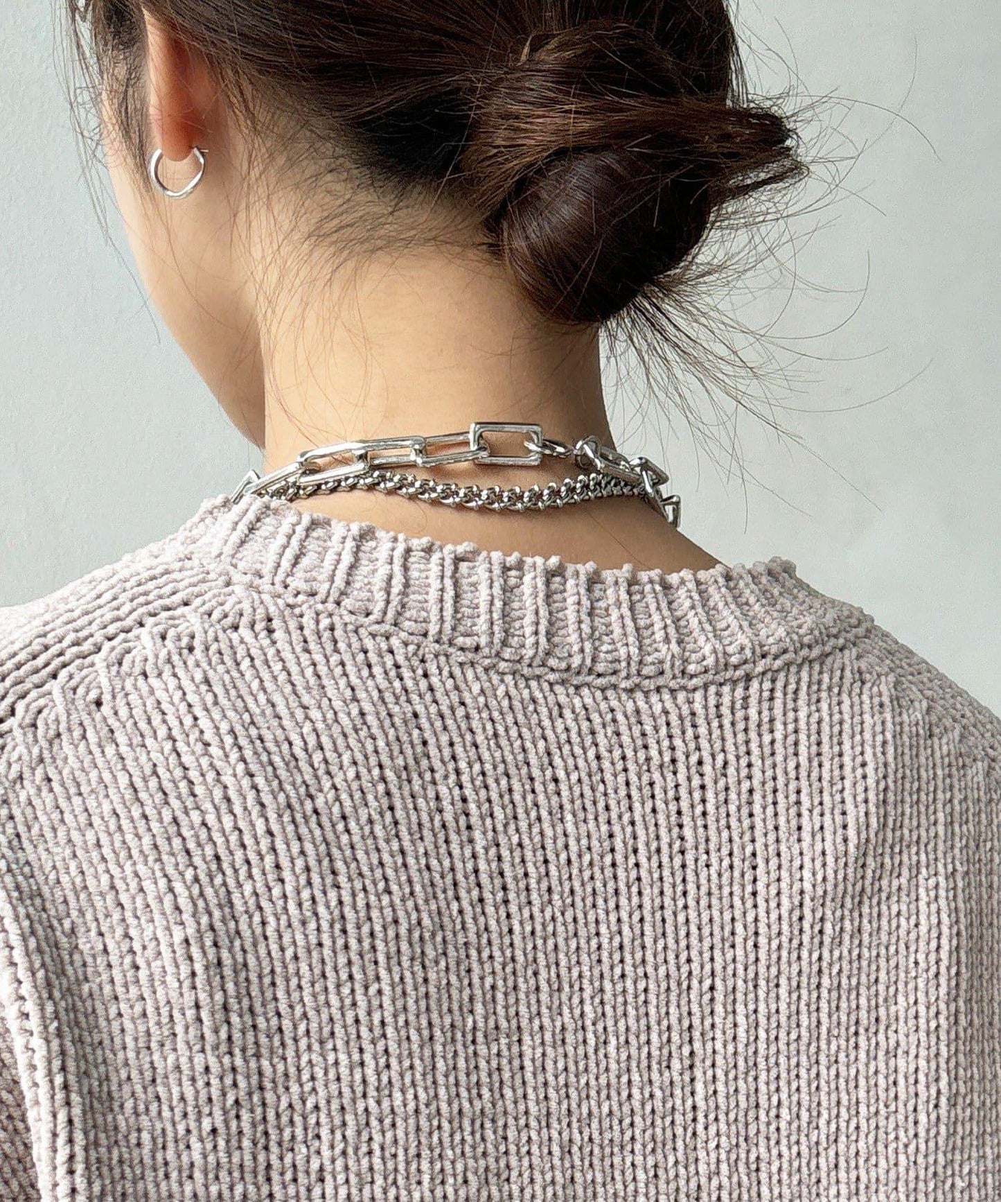 絨球標誌針織衫