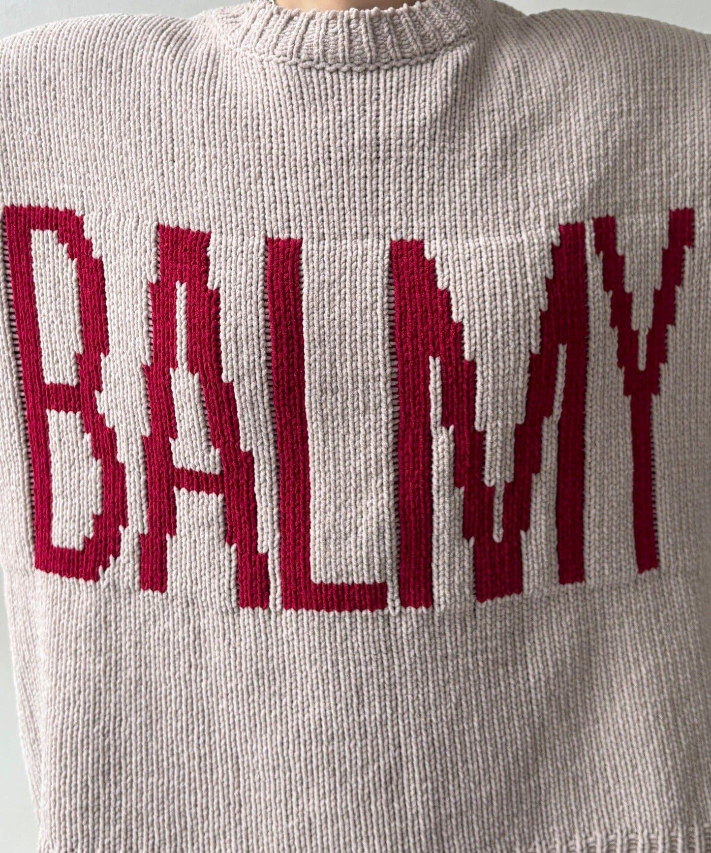 絨球標誌針織衫