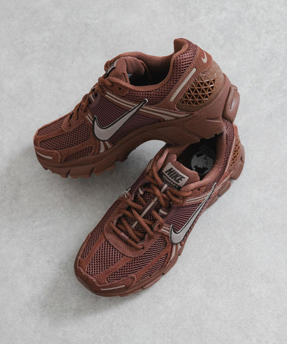 NIKE Zoom Vomero 5 金色